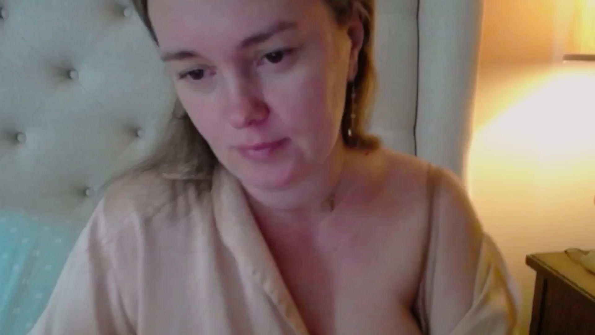 Gallery image thumbnail from J0llye's myfreecams stream on, 01/06/2025, 21:07 image 4 of 20