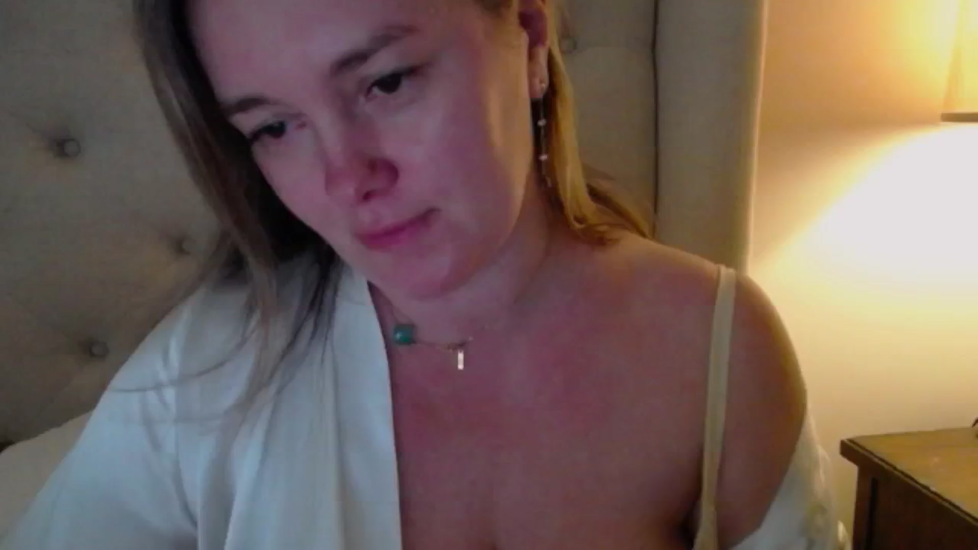 Gallery image thumbnail from J0llye's myfreecams stream on, 01/16/2025, 20:55 image 15 of 20