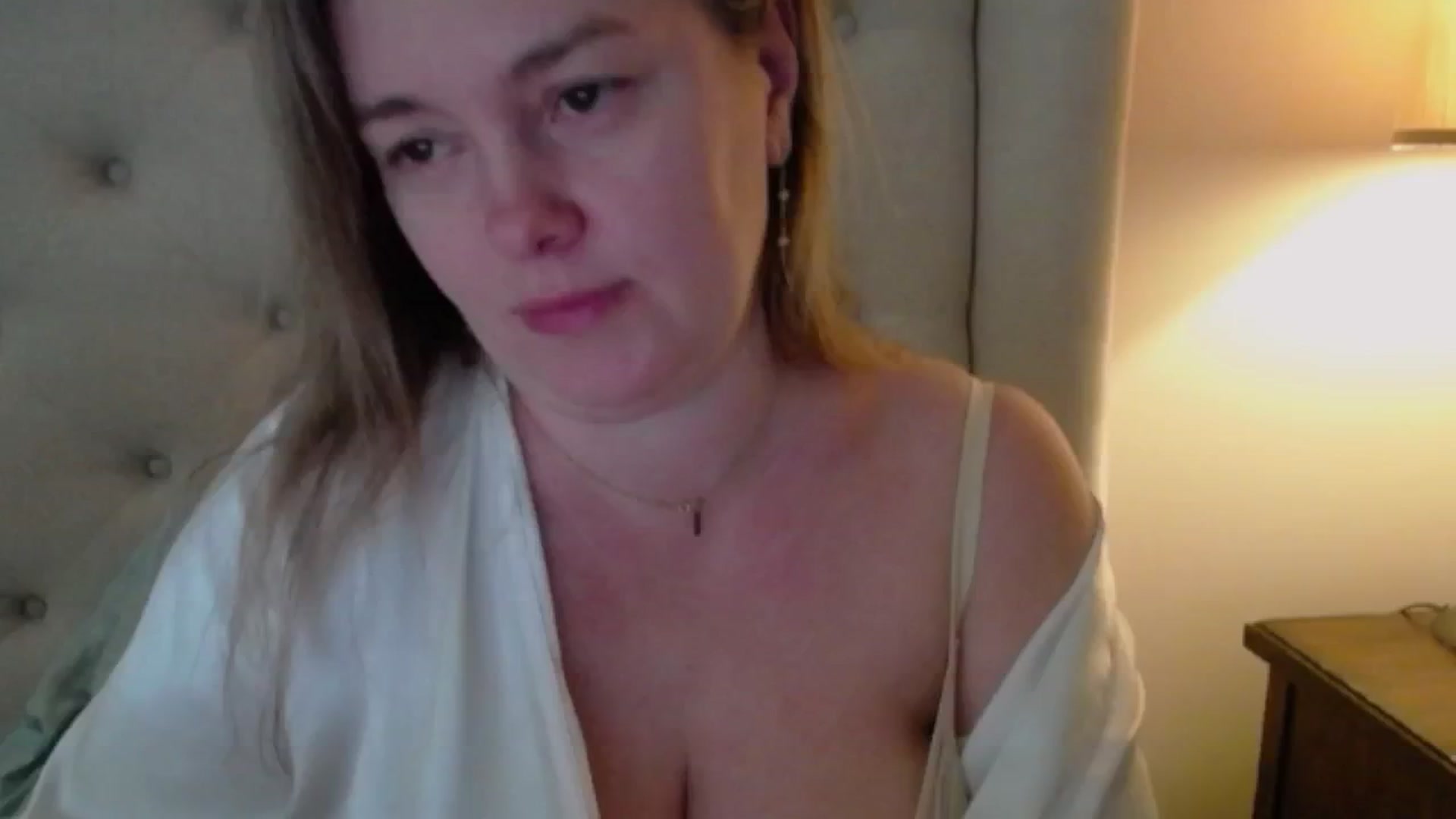 Gallery image thumbnail from J0llye's myfreecams stream on, 01/22/2025, 16:27 image 17 of 20