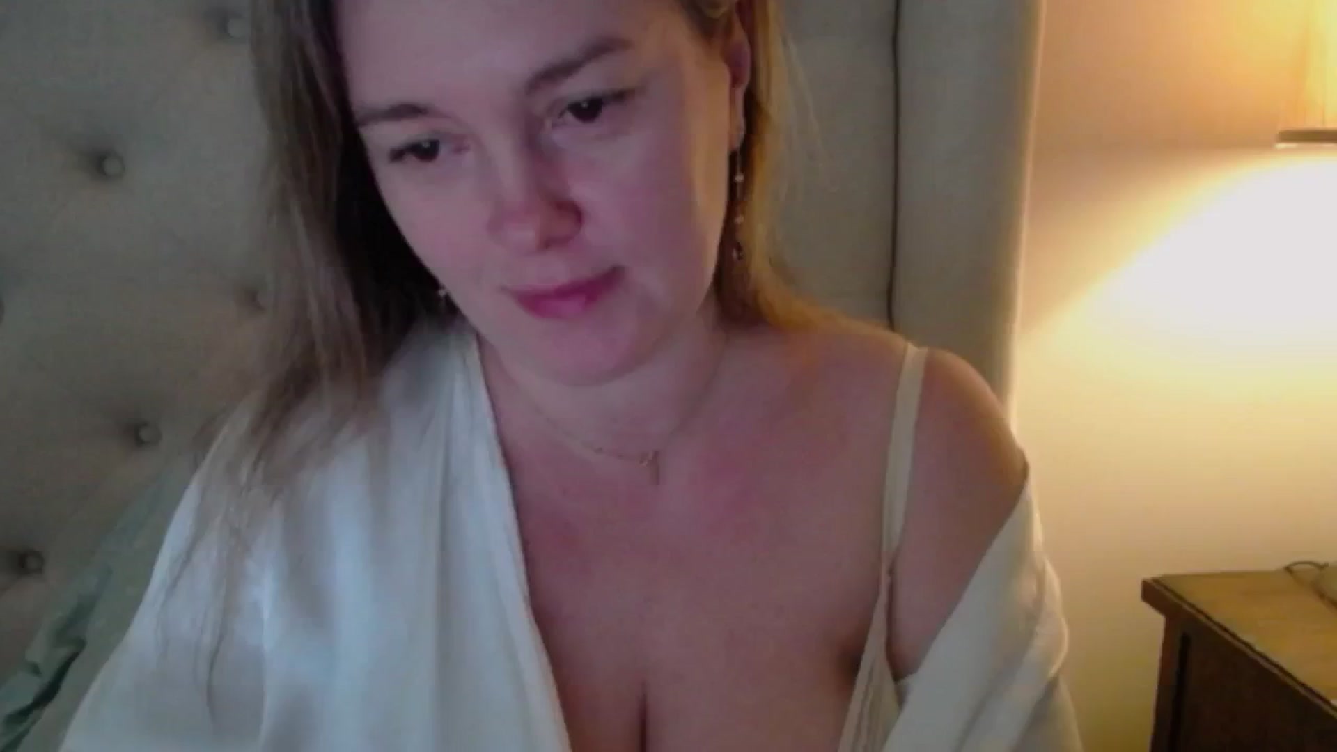 Gallery image thumbnail from J0llye's myfreecams stream on, 01/22/2025, 16:27 image 15 of 20