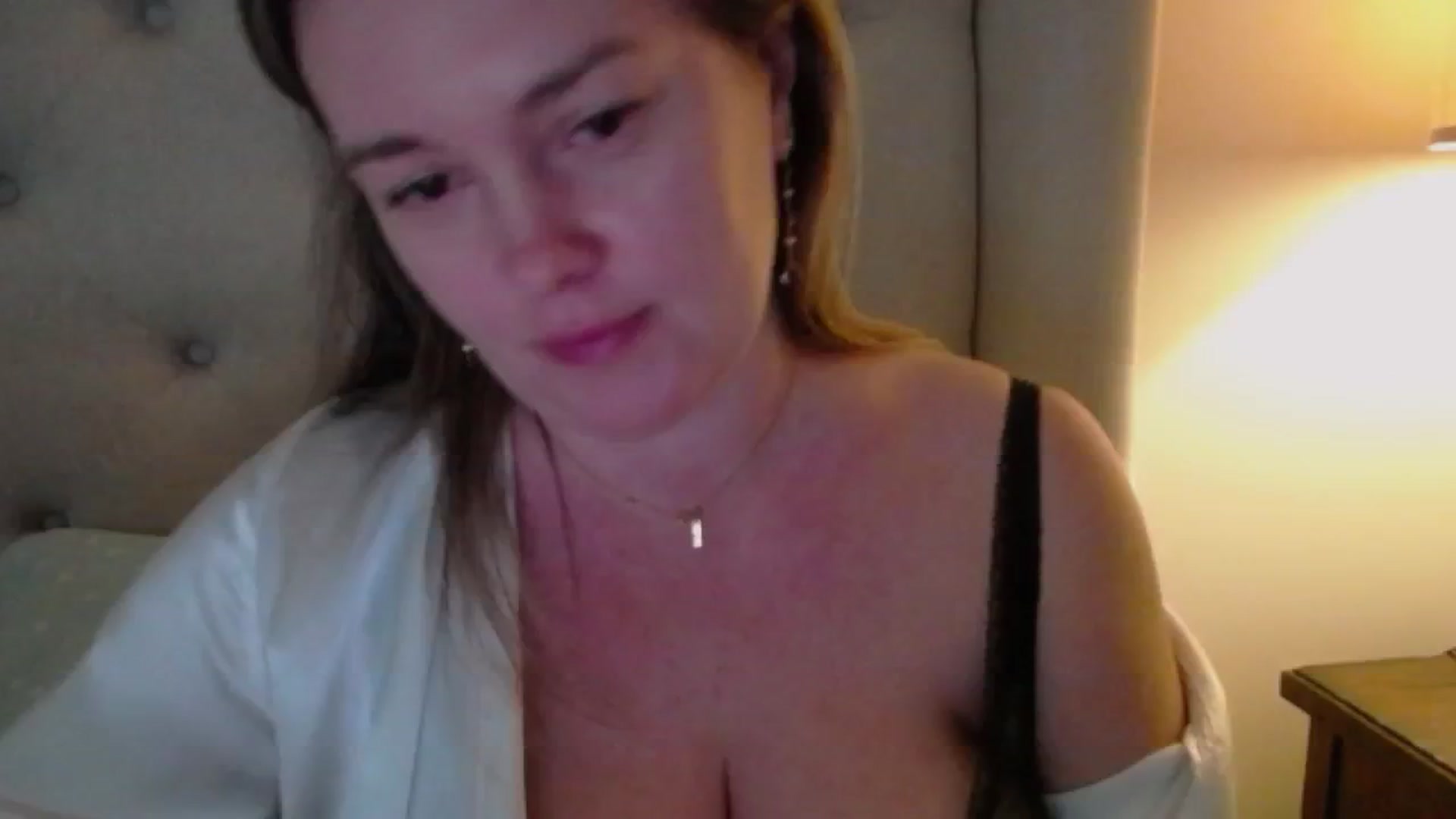 Gallery image thumbnail from J0llye's myfreecams stream on, 01/22/2025, 19:54 image 17 of 20