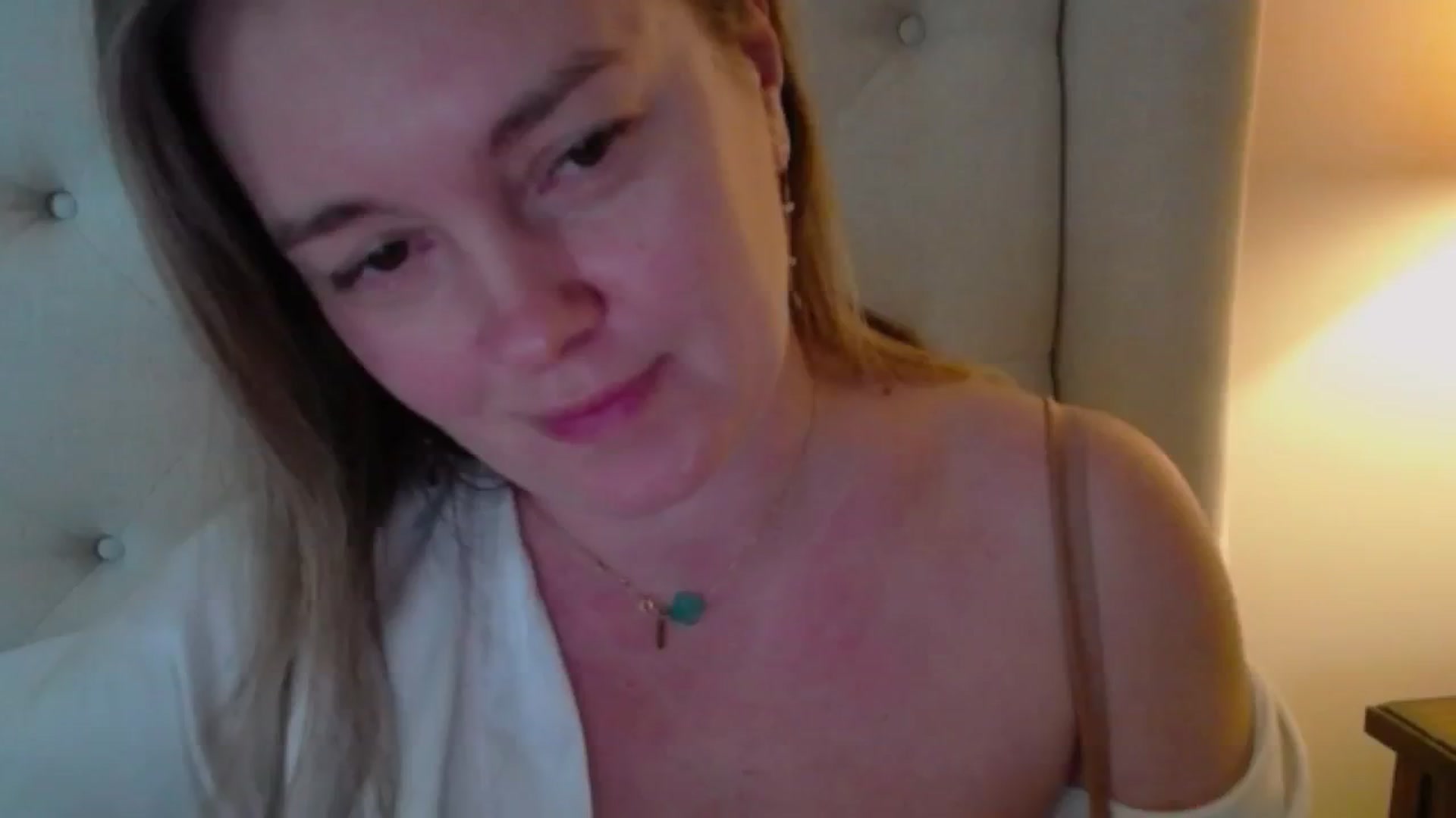 Gallery image thumbnail from J0llye's myfreecams stream on, 01/24/2025, 17:44 image 19 of 20