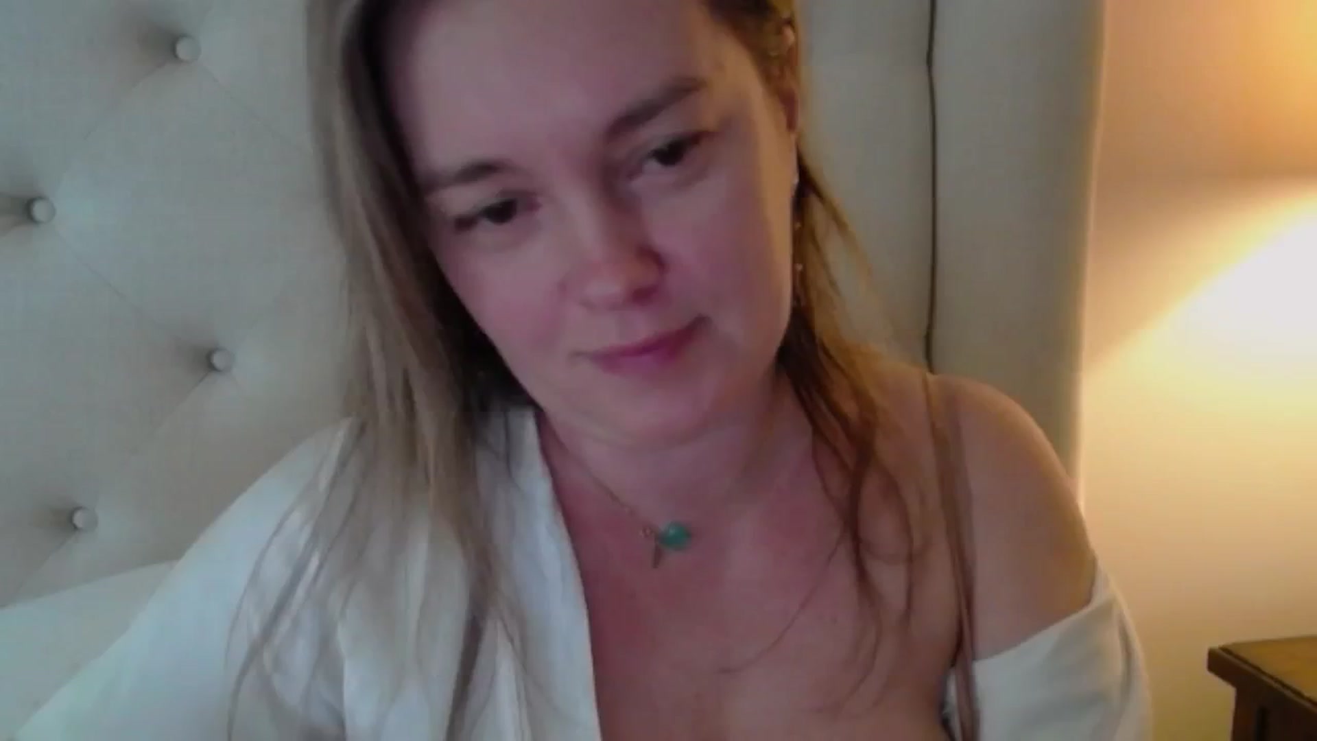 Gallery image thumbnail from J0llye's myfreecams stream on, 01/24/2025, 17:44 image 13 of 20