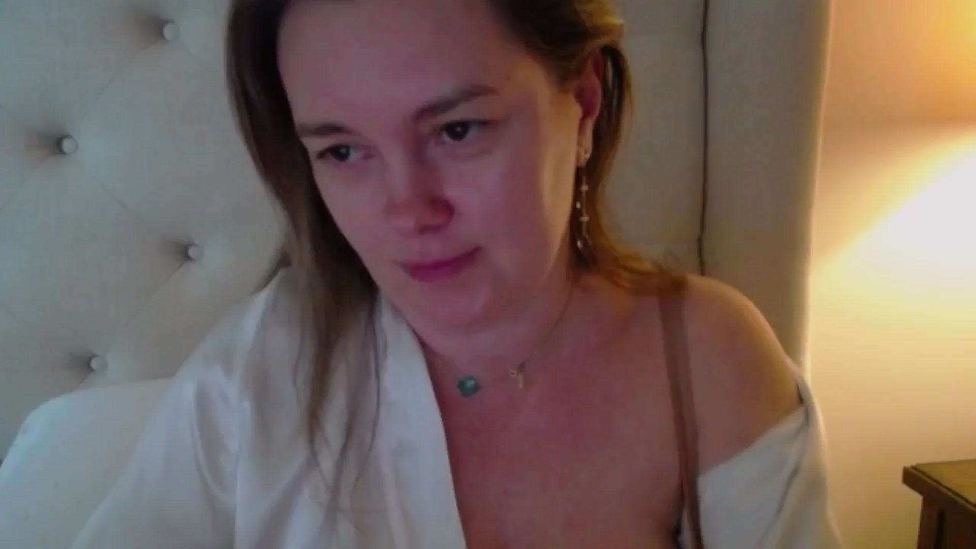 Gallery image thumbnail from J0llye's myfreecams stream on, 01/24/2025, 20:27 image 19 of 20