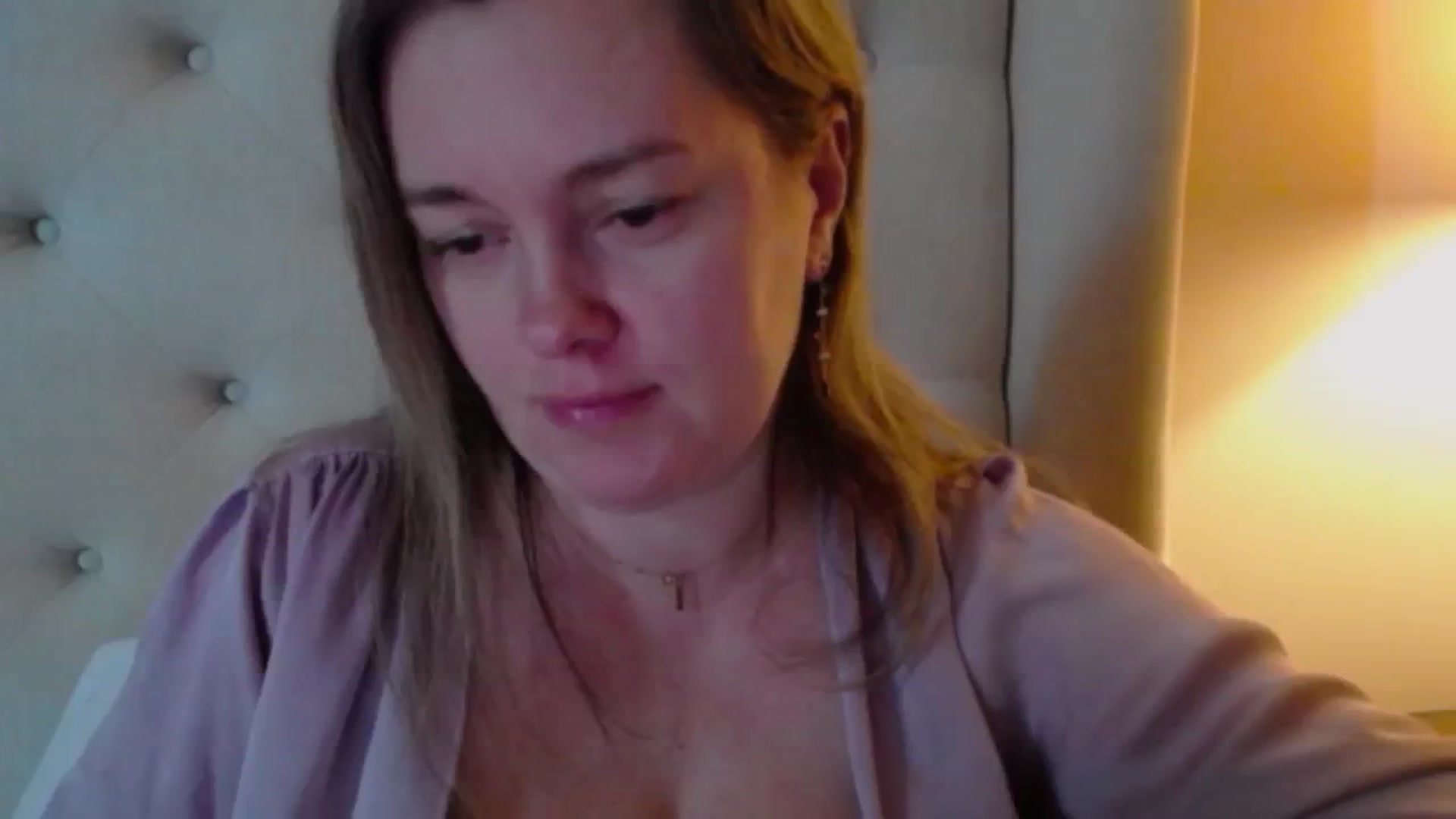 Gallery image thumbnail from J0llye's myfreecams stream on, 01/26/2025, 21:05 image 19 of 20