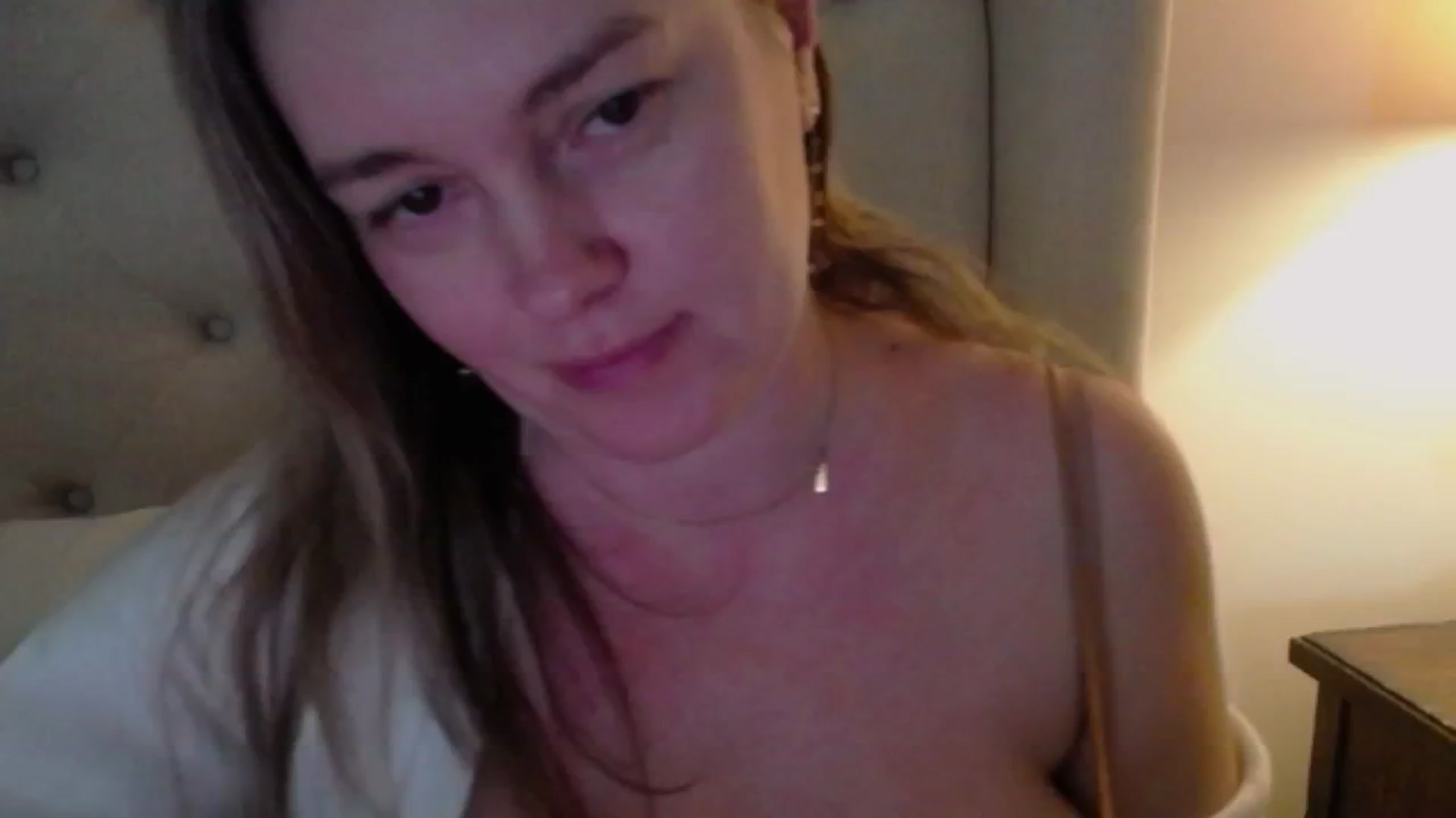 Gallery image thumbnail from J0llye's myfreecams stream on, 01/28/2025, 18:01 image 14 of 20