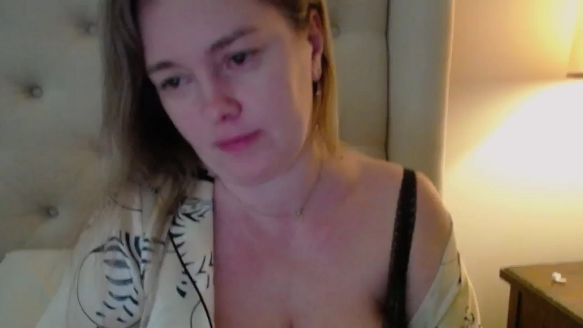 Gallery image thumbnail from J0llye's myfreecams stream on, 01/29/2025, 17:19 image 9 of 20