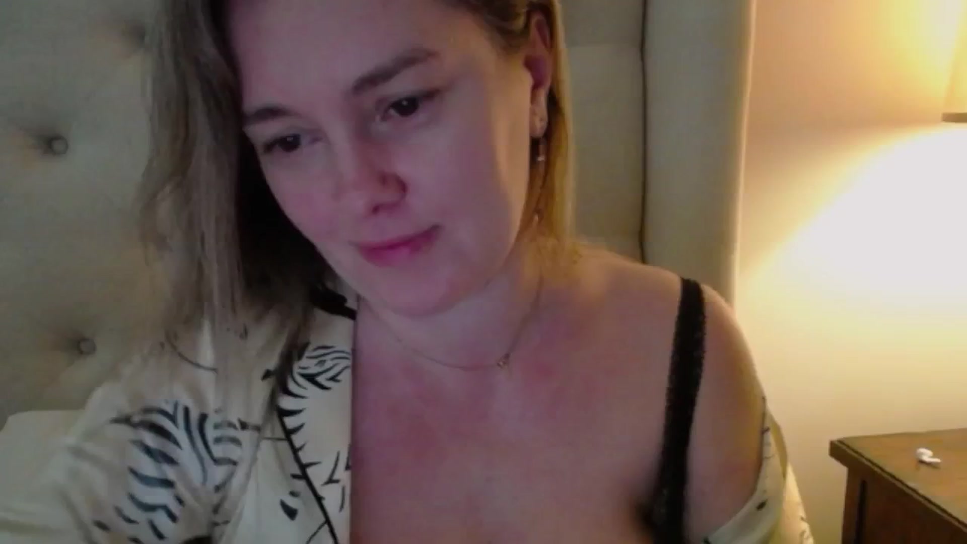Gallery image thumbnail from J0llye's myfreecams stream on, 01/29/2025, 17:19 image 15 of 20