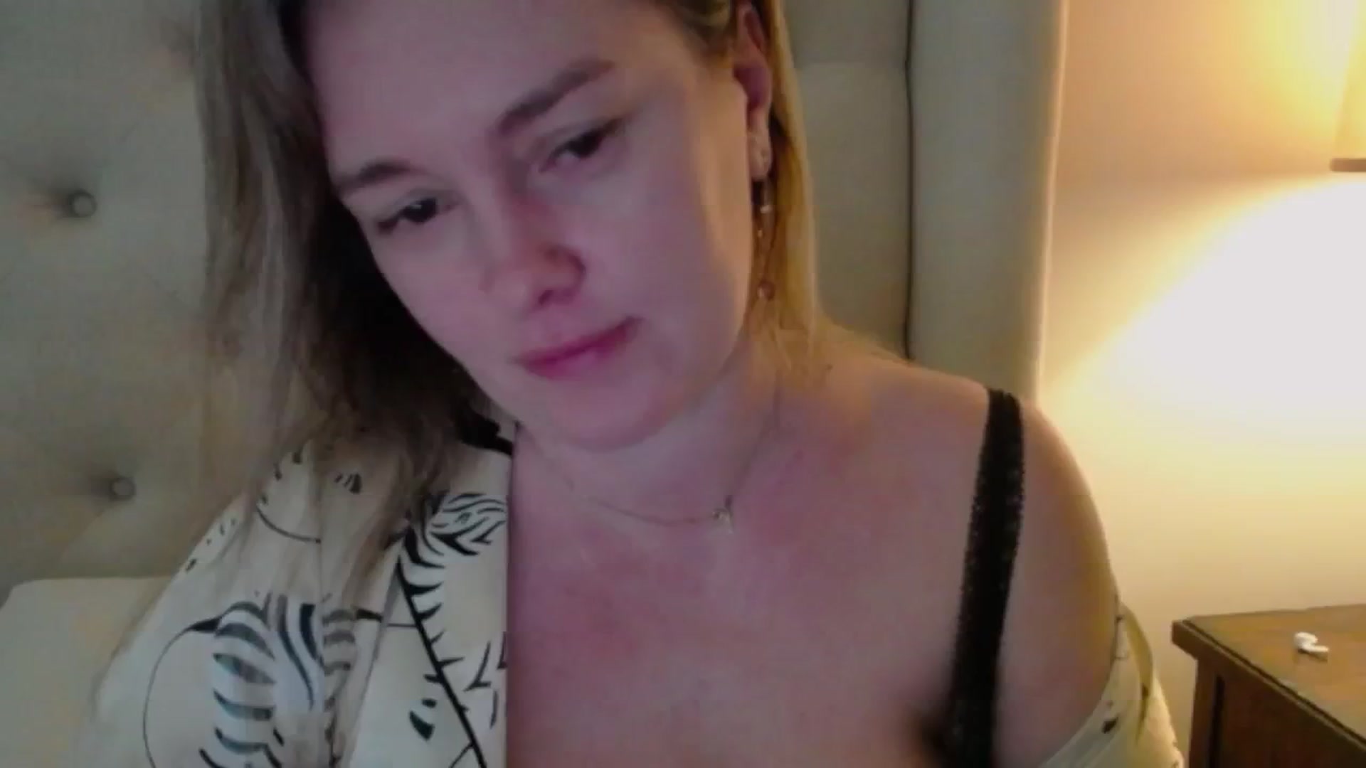 Gallery image thumbnail from J0llye's myfreecams stream on, 01/29/2025, 17:19 image 13 of 20