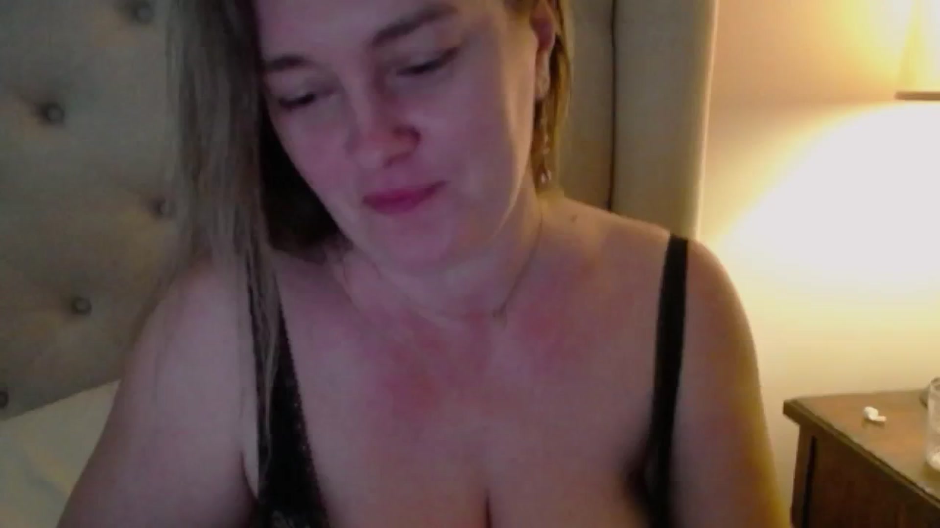 Gallery image thumbnail from J0llye's myfreecams stream on, 01/29/2025, 17:38 image 13 of 20