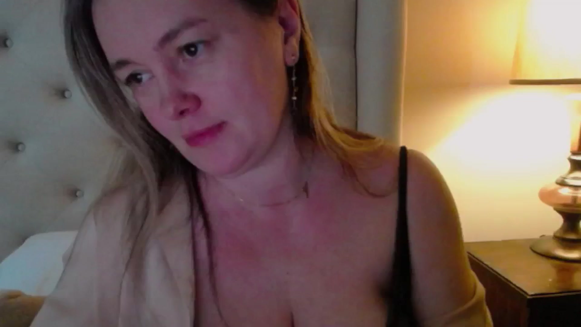 Gallery image thumbnail from J0llye's myfreecams stream on, 02/17/2025, 20:40 image 11 of 20