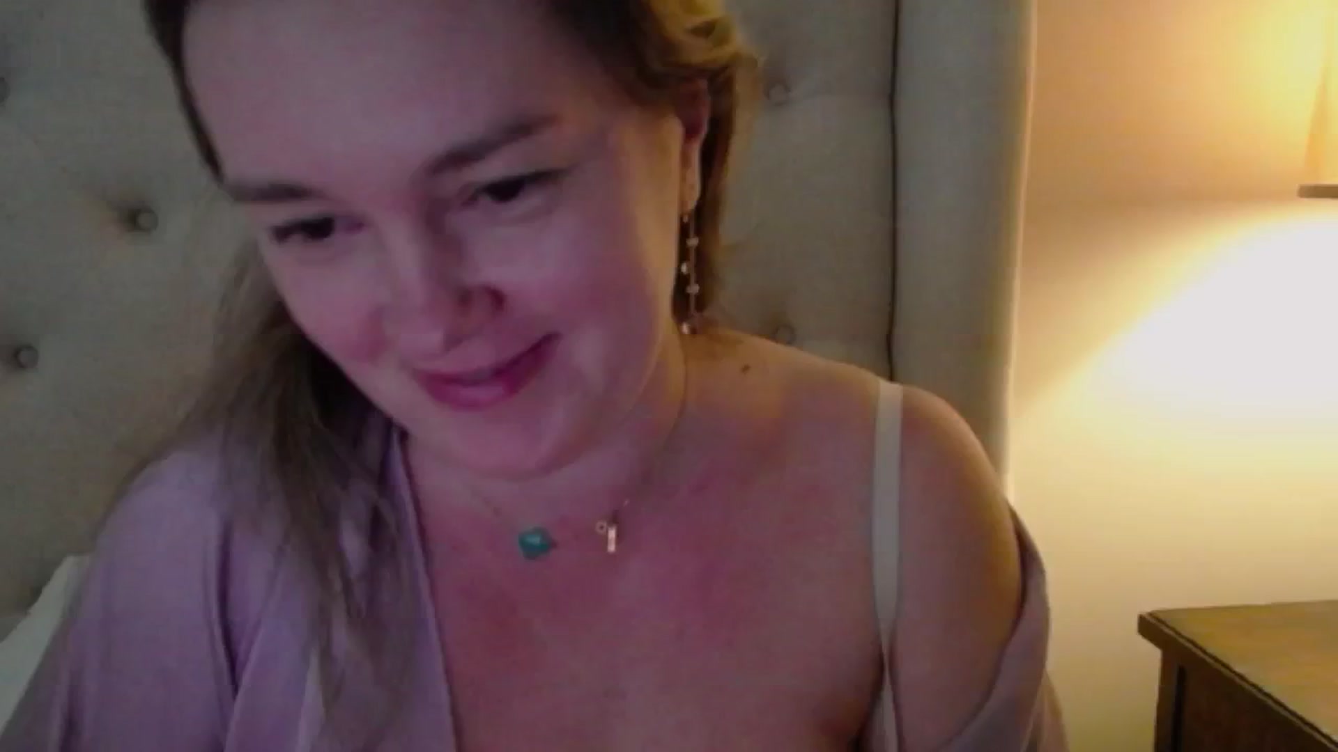 Gallery image thumbnail from J0llye's myfreecams stream on, 02/18/2025, 20:45 image 16 of 20