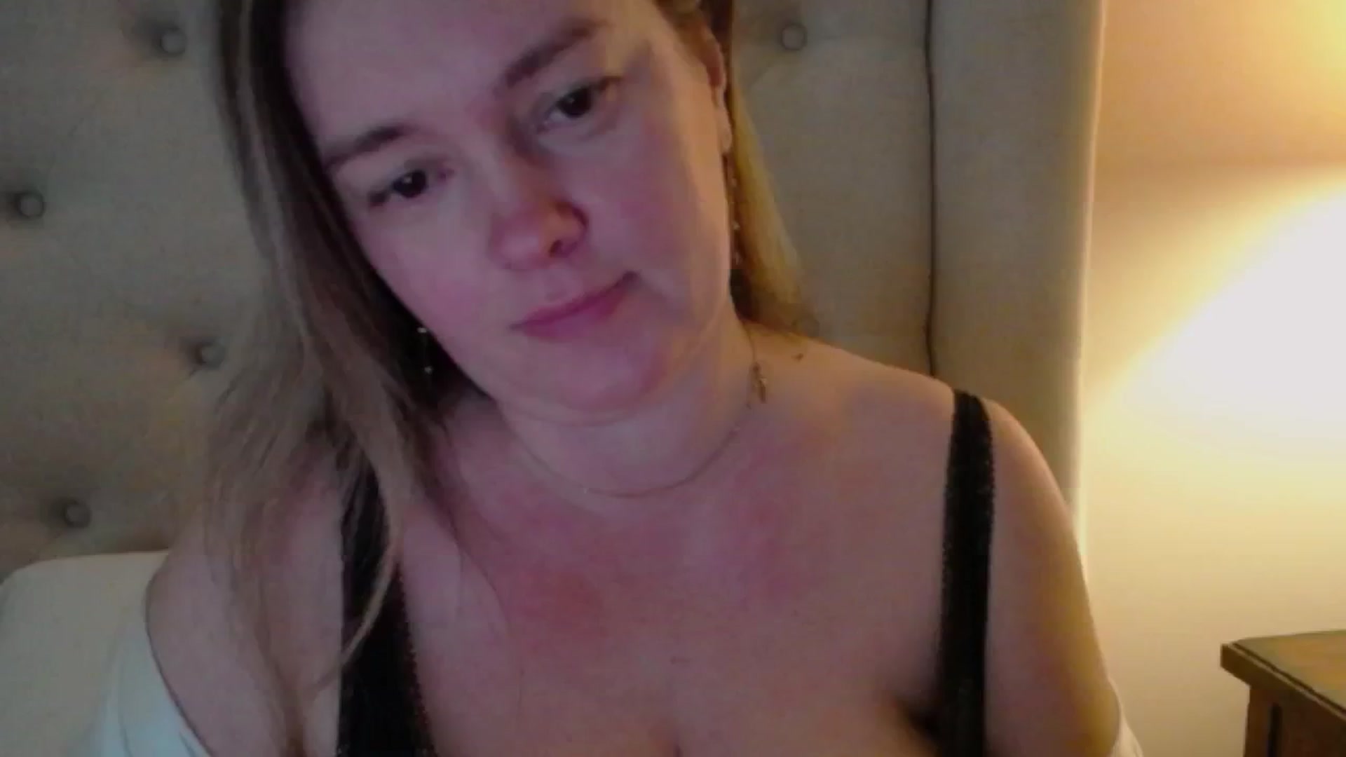 Gallery image thumbnail from J0llye's myfreecams stream on, 02/19/2025, 21:07 image 14 of 20