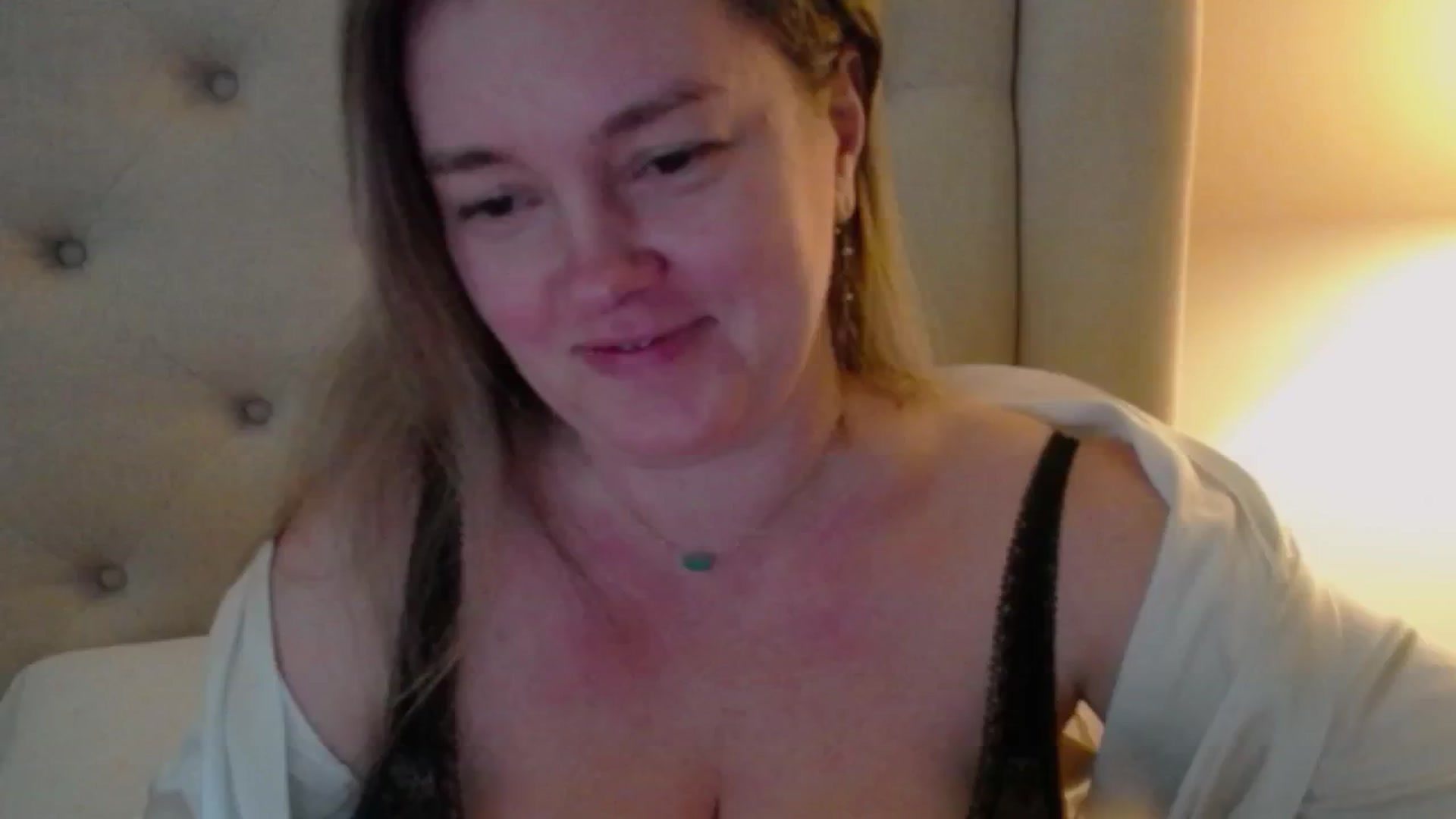 Gallery image thumbnail from J0llye's myfreecams stream on, 02/19/2025, 21:07 image 18 of 20