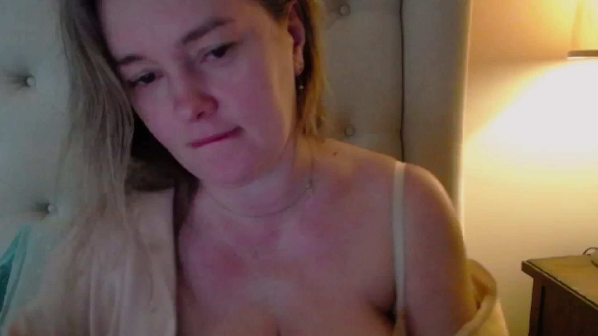 Gallery image thumbnail from J0llye's myfreecams stream on, 02/24/2025, 17:47 image 16 of 20