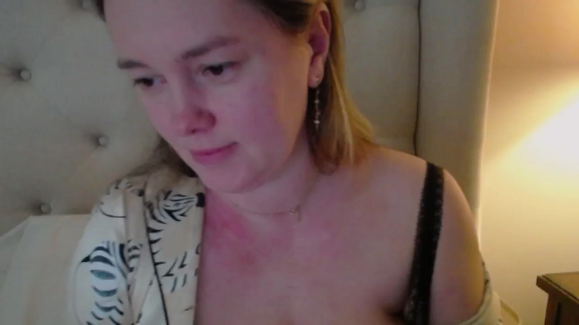 Gallery image thumbnail from J0llye's myfreecams stream on, 03/01/2025, 21:11 image 15 of 20