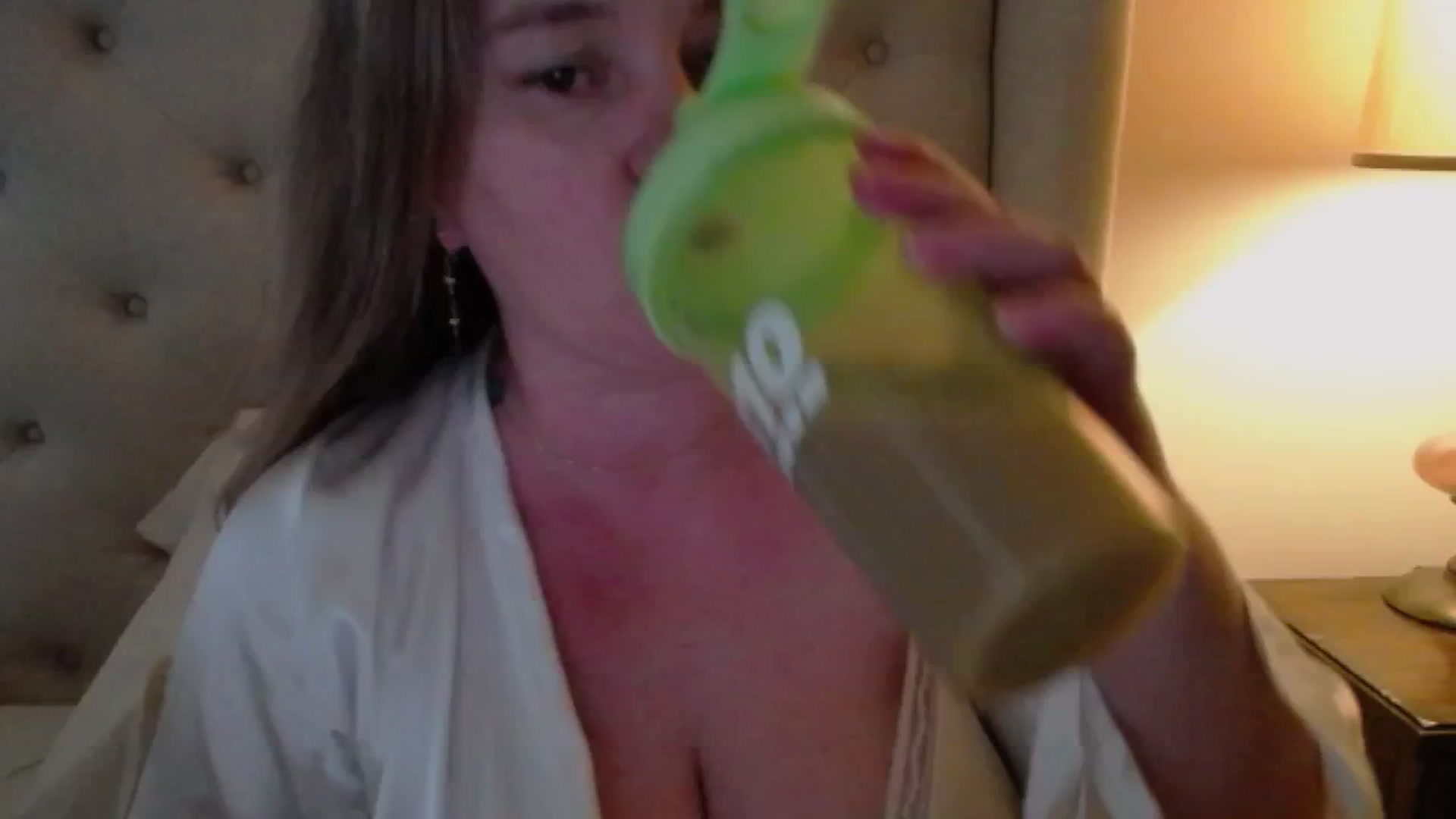 Gallery image thumbnail from J0llye's myfreecams stream on, 03/04/2025, 19:43 image 5 of 20