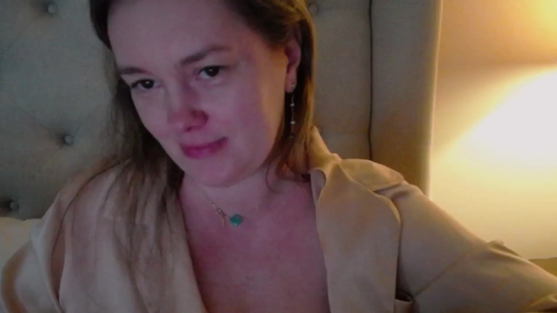 Gallery image thumbnail from J0llye's myfreecams stream on, 03/05/2025, 21:09 image 14 of 20
