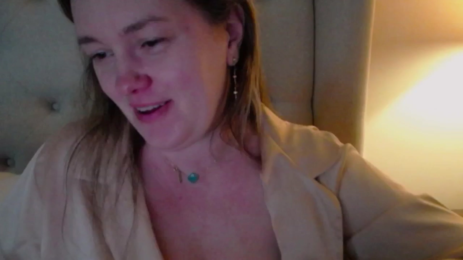 Gallery image thumbnail from J0llye's myfreecams stream on, 03/05/2025, 21:09 image 15 of 20