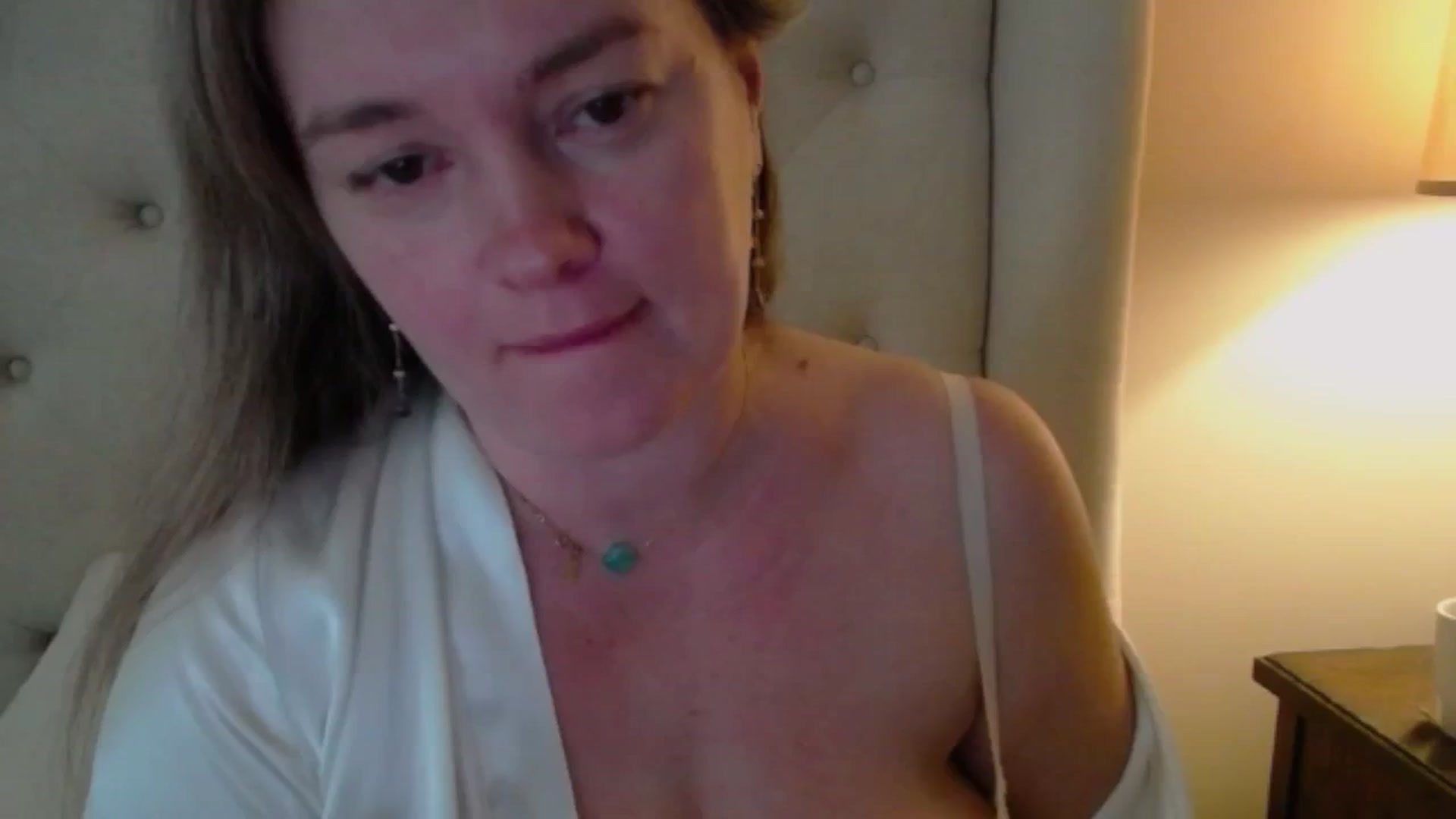 Gallery image thumbnail from J0llye's myfreecams stream on, 03/06/2025, 17:22 image 16 of 20