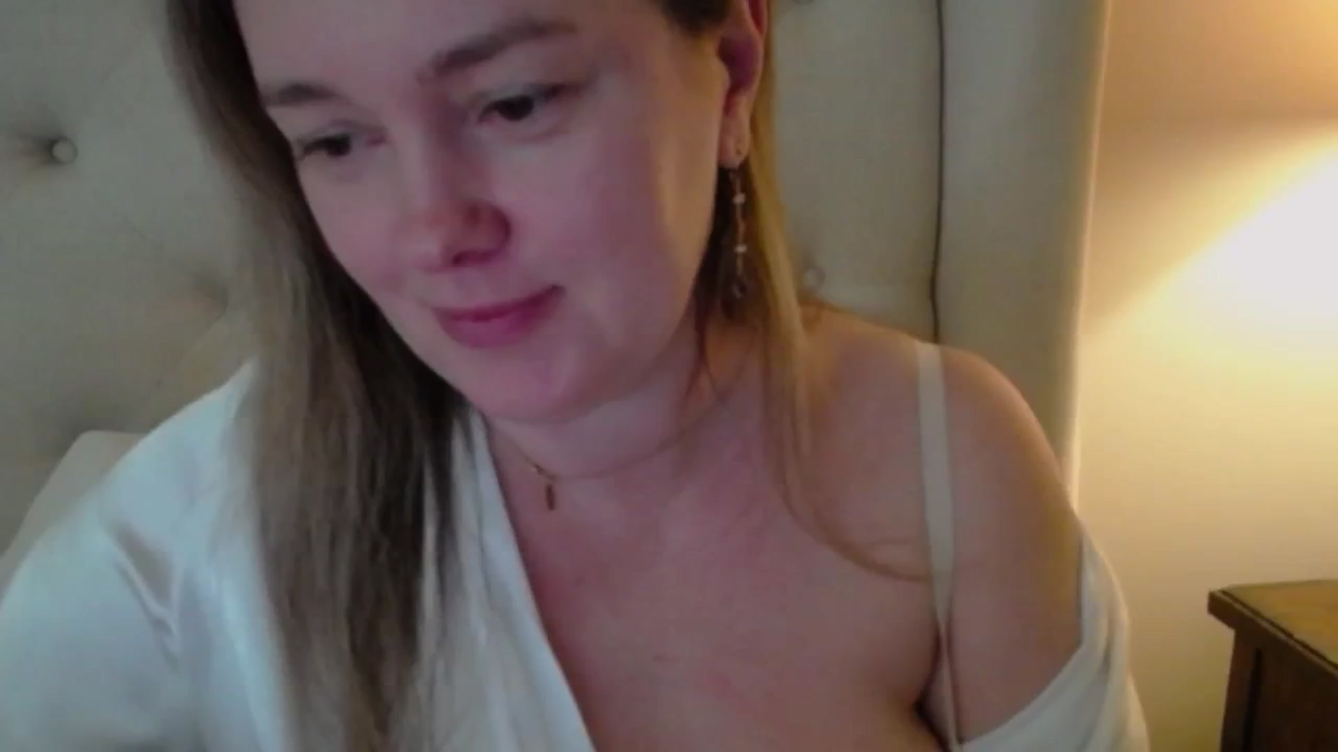 Gallery image thumbnail from J0llye's myfreecams stream on, 03/06/2025, 17:22 image 6 of 20
