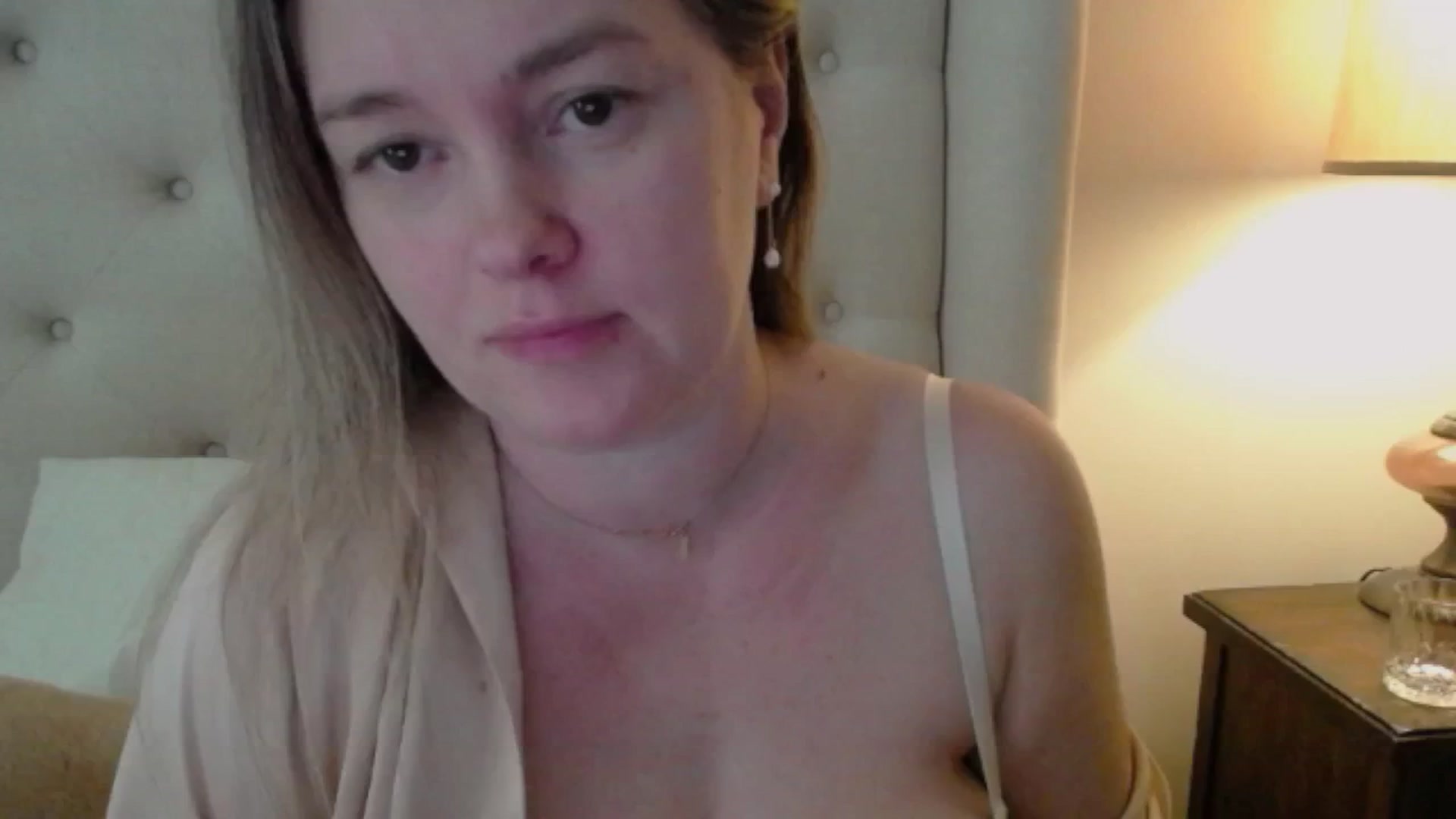 Gallery image thumbnail from J0llye's myfreecams stream on, 03/10/2025, 16:46 image 13 of 20