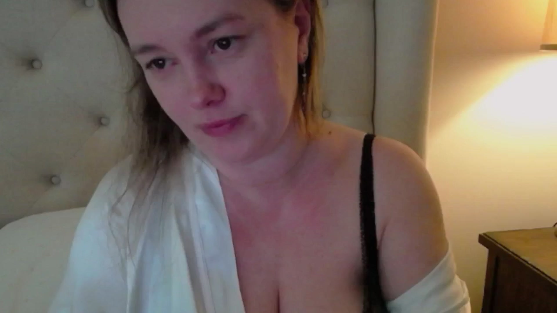 Gallery image thumbnail from J0llye's myfreecams stream on, 03/13/2025, 17:02 image 17 of 20