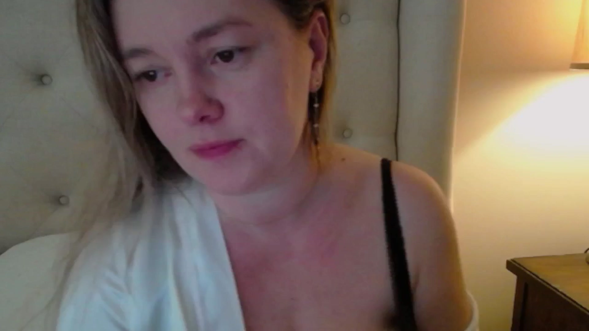 Gallery image thumbnail from J0llye's myfreecams stream on, 03/13/2025, 17:02 image 16 of 20