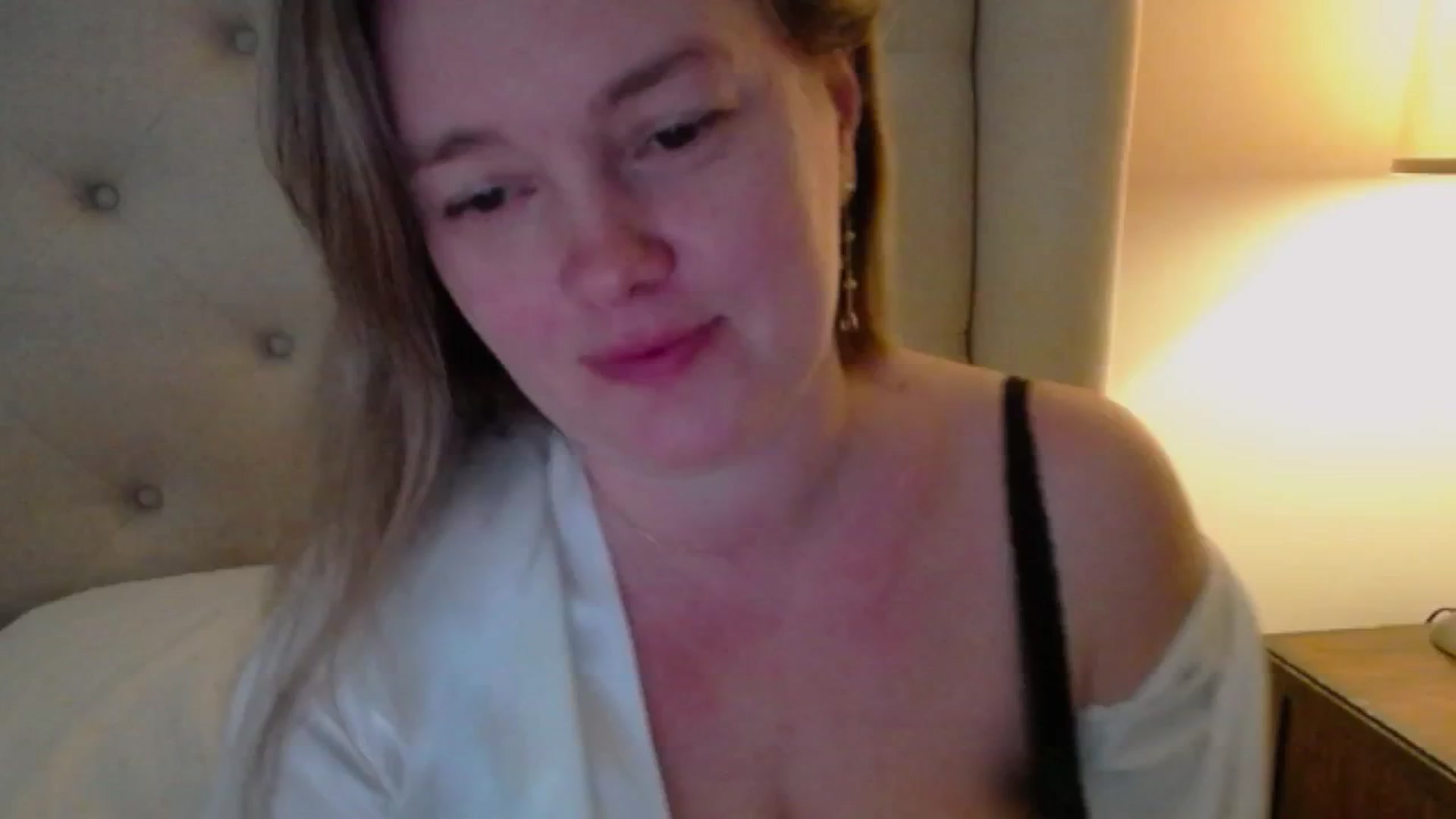 Gallery image thumbnail from J0llye's myfreecams stream on, 03/13/2025, 19:08 image 6 of 20