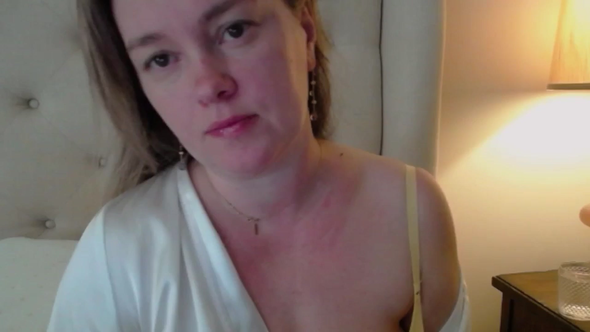 Gallery image thumbnail from J0llye's myfreecams stream on, 03/14/2025, 15:47 image 2 of 20