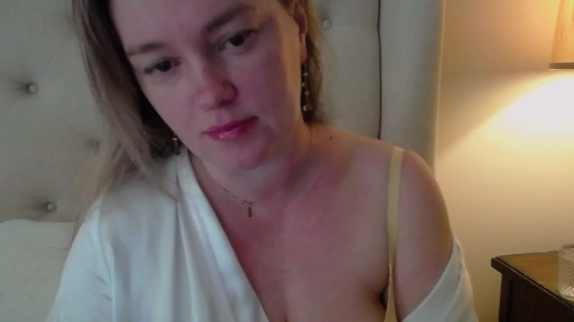 Gallery image thumbnail from J0llye's myfreecams stream on, 03/14/2025, 15:47 image 4 of 20