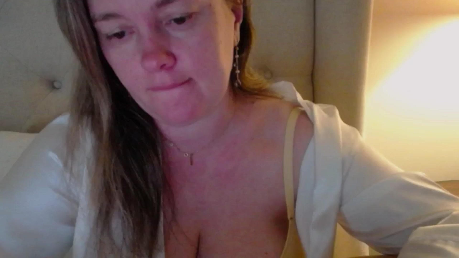 Gallery image thumbnail from J0llye's myfreecams stream on, 03/14/2025, 19:53 image 19 of 20