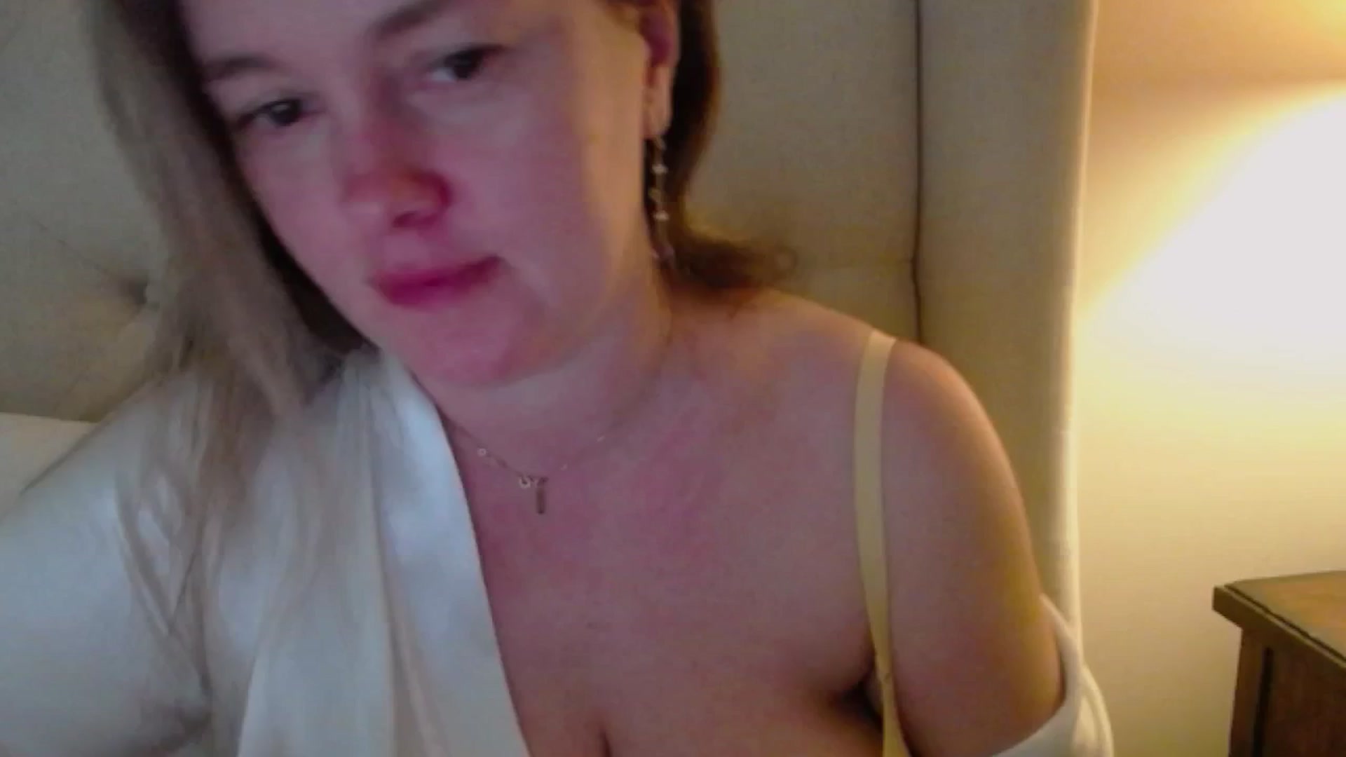 Gallery image thumbnail from J0llye's myfreecams stream on, 03/14/2025, 19:53 image 11 of 20