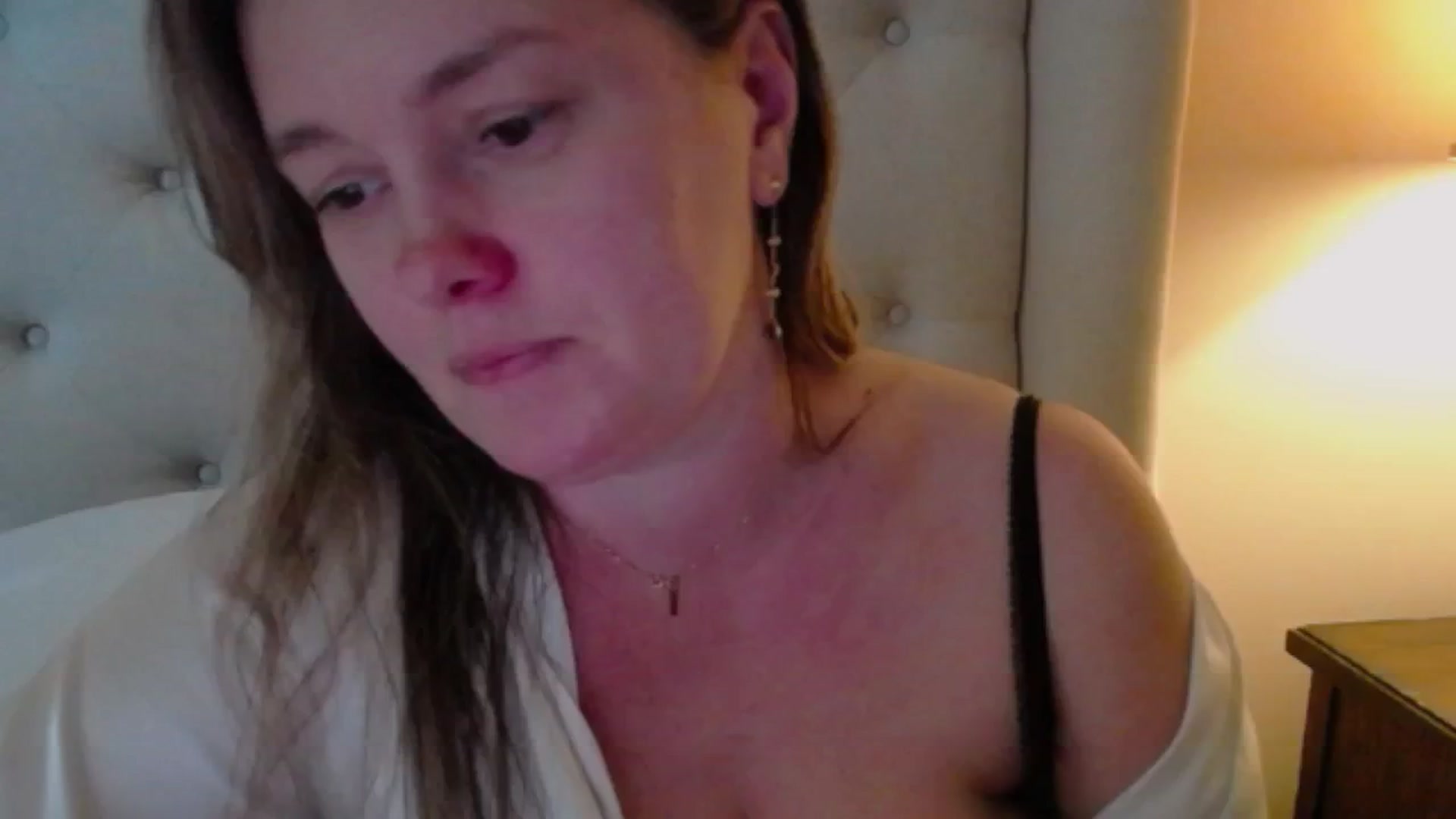 Gallery image thumbnail from J0llye's myfreecams stream on, 03/17/2025, 19:38 image 15 of 20
