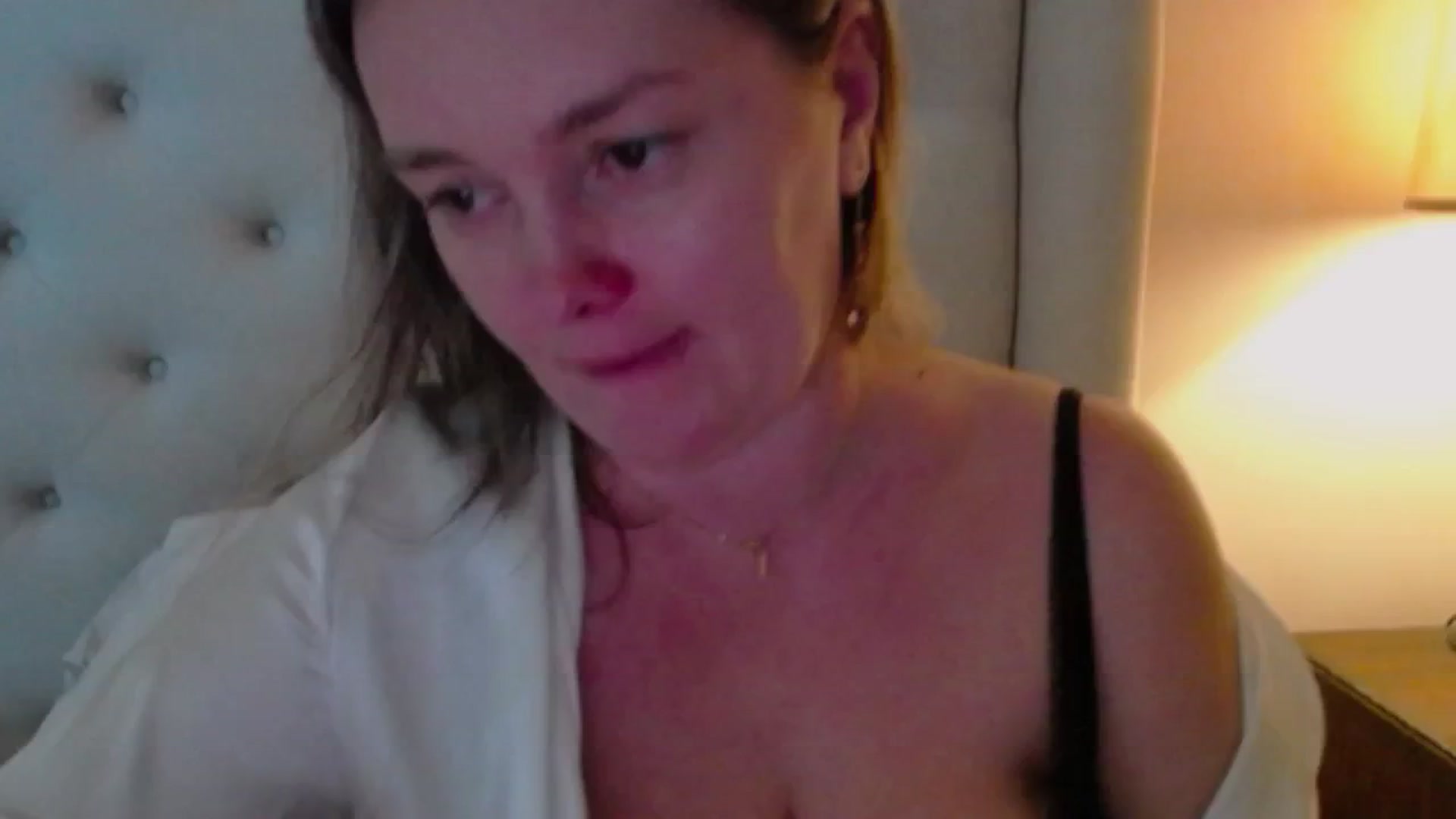Gallery image thumbnail from J0llye's myfreecams stream on, 03/17/2025, 19:38 image 3 of 20