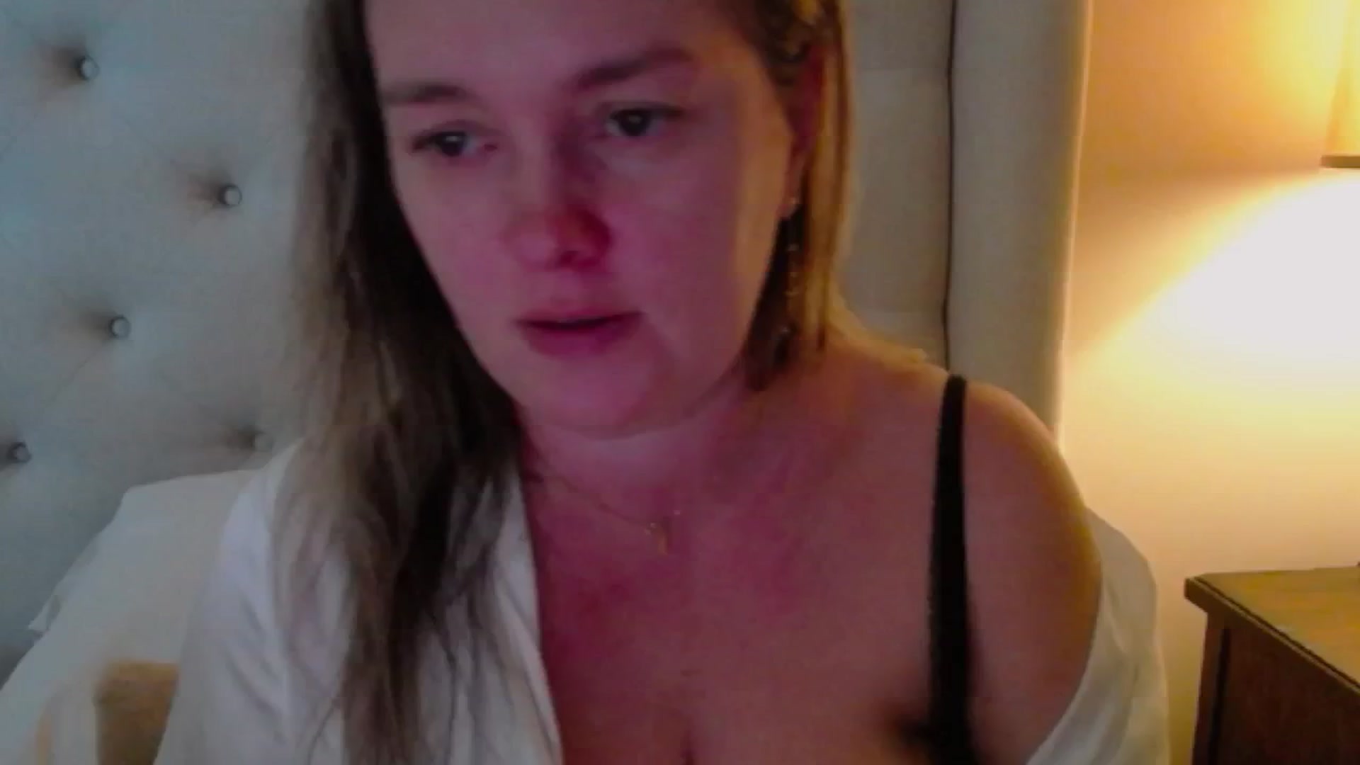 Gallery image thumbnail from J0llye's myfreecams stream on, 03/17/2025, 19:38 image 7 of 20