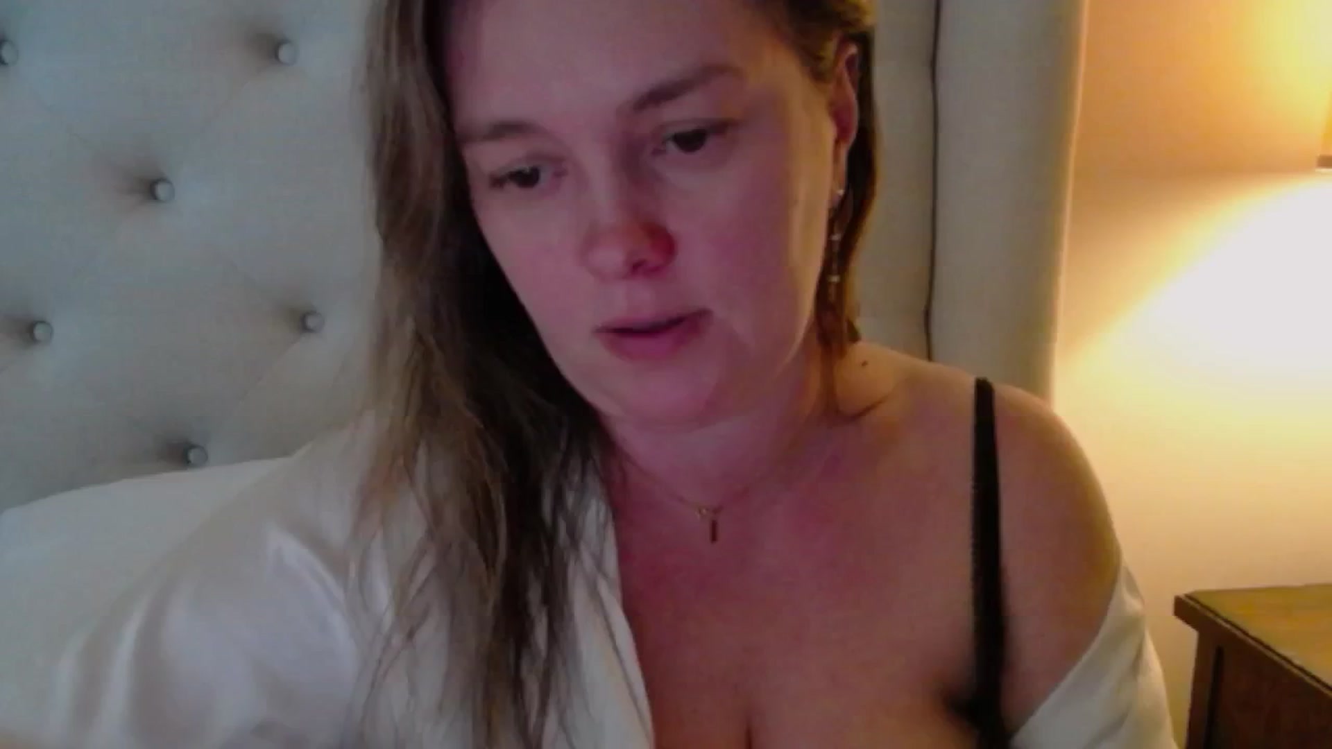 Gallery image thumbnail from J0llye's myfreecams stream on, 03/17/2025, 19:38 image 16 of 20