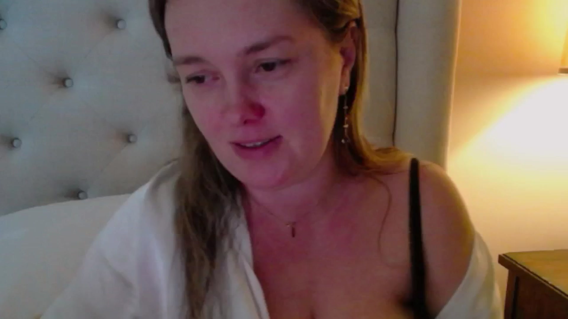 Gallery image thumbnail from J0llye's myfreecams stream on, 03/17/2025, 19:38 image 13 of 20