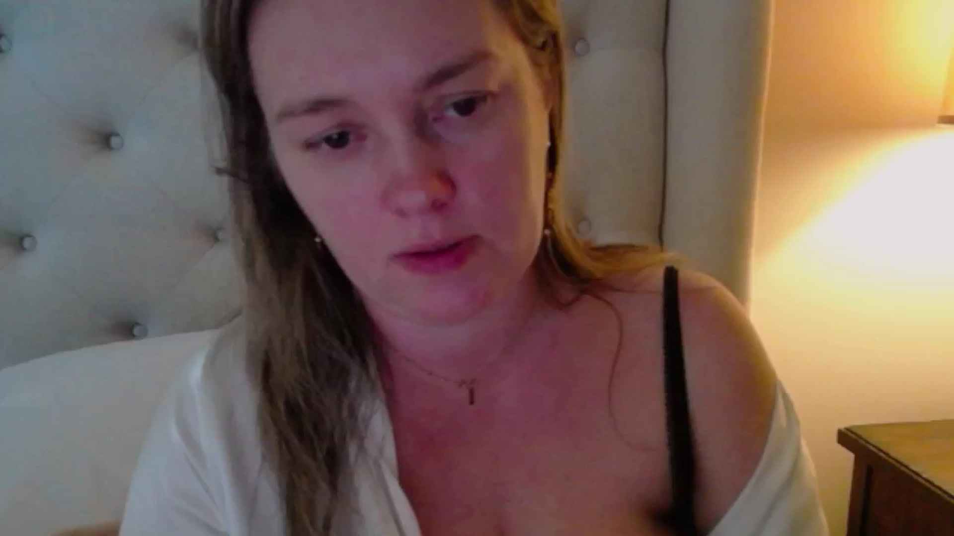 Gallery image thumbnail from J0llye's myfreecams stream on, 03/17/2025, 19:38 image 14 of 20