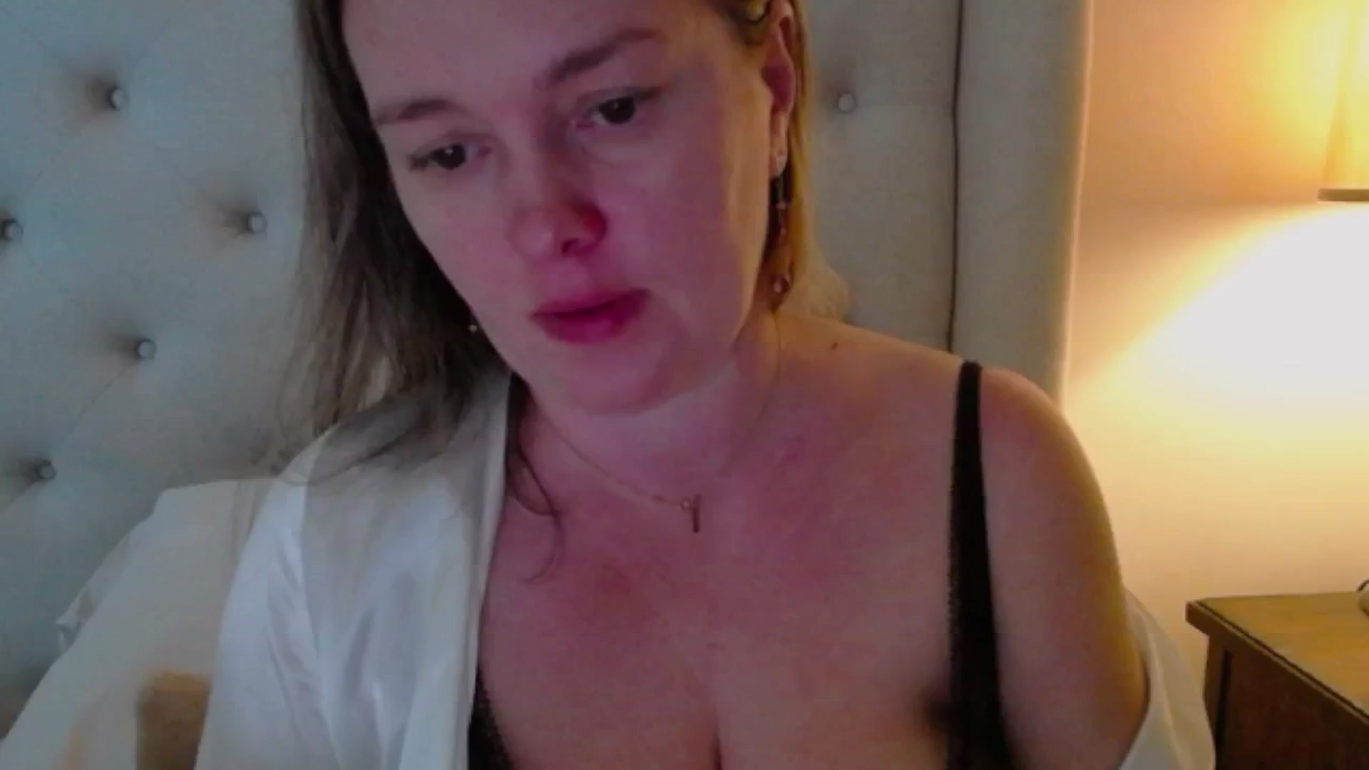 Gallery image thumbnail from J0llye's myfreecams stream on, 03/17/2025, 19:38 image 2 of 20