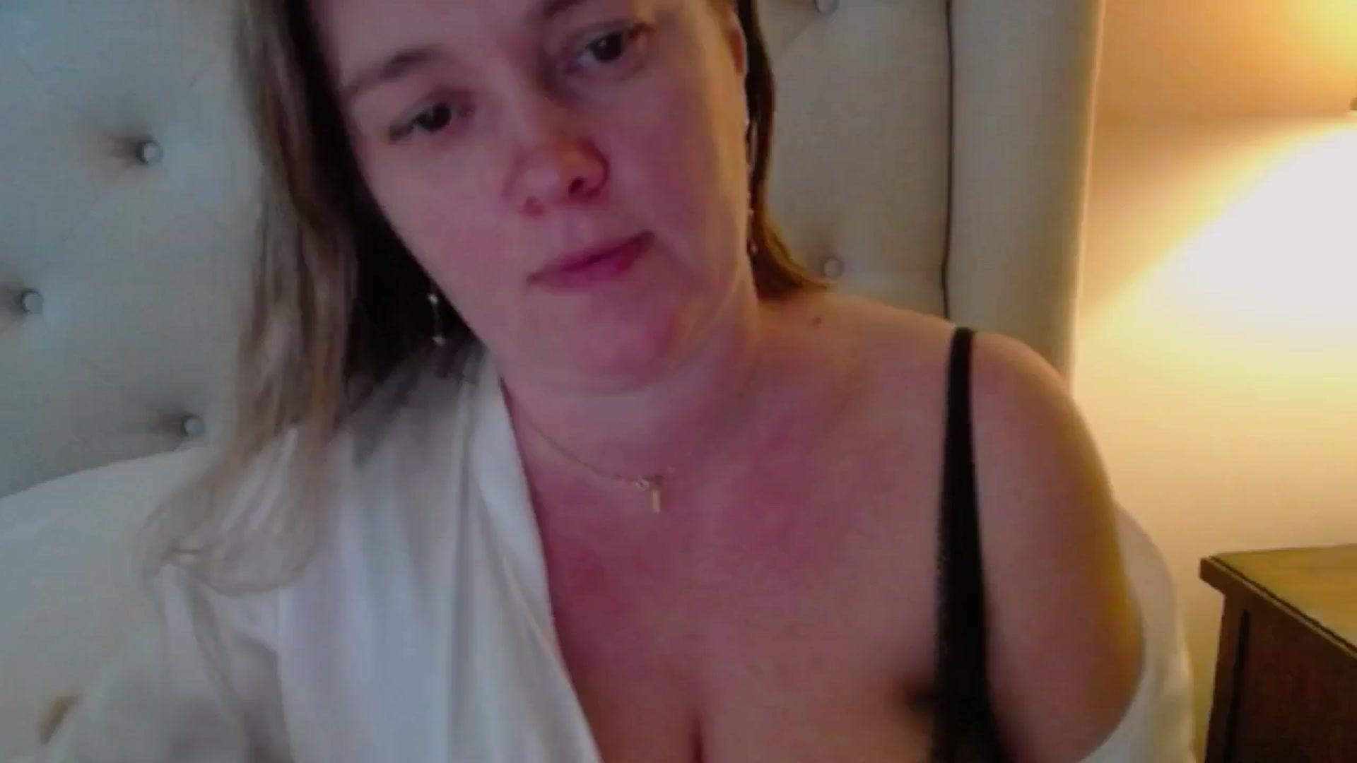 Gallery image thumbnail from J0llye's myfreecams stream on, 03/17/2025, 19:38 image 20 of 20