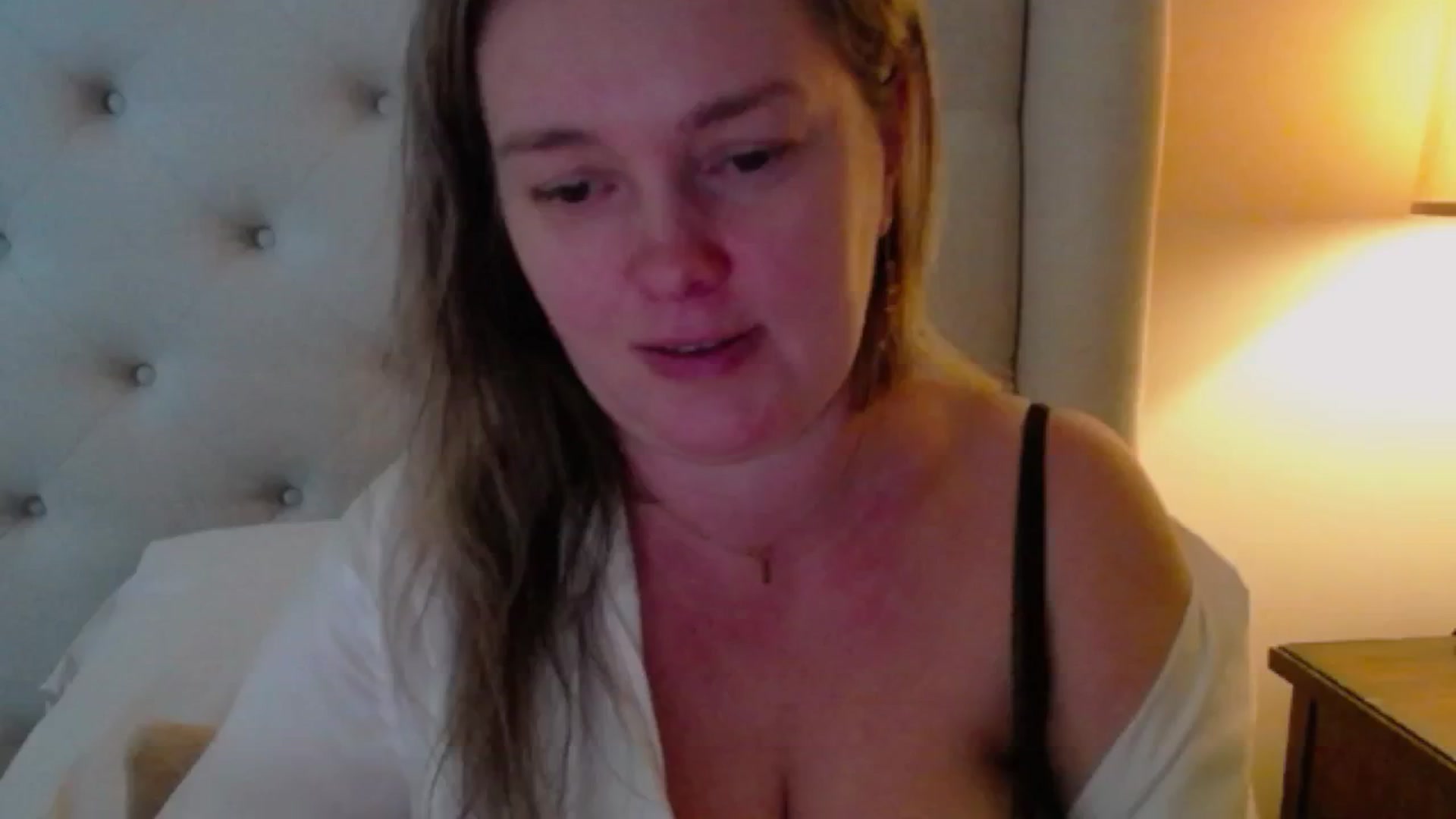 Gallery image thumbnail from J0llye's myfreecams stream on, 03/17/2025, 19:38 image 6 of 20