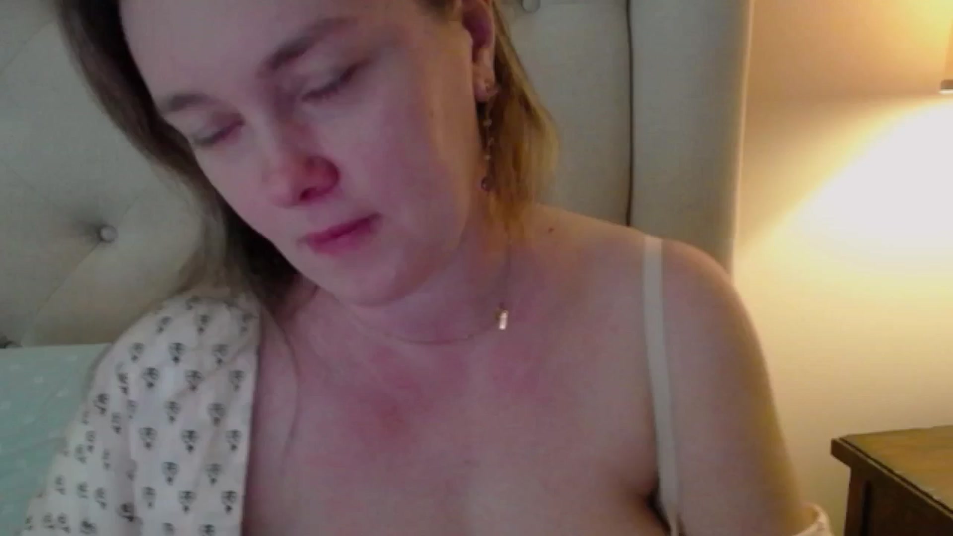 Gallery image thumbnail from J0llye's myfreecams stream on, 03/18/2025, 16:35 image 12 of 20