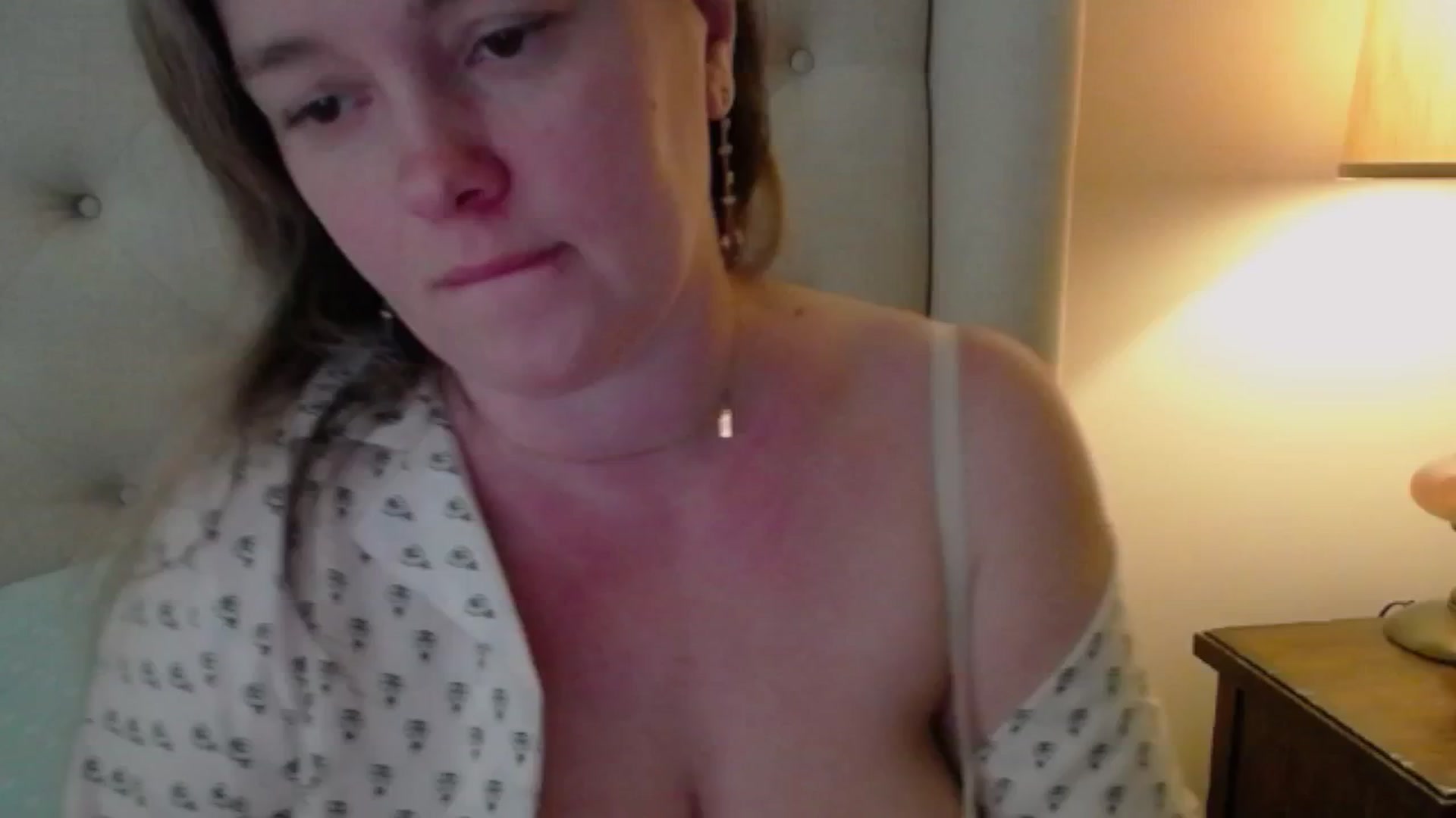 Gallery image thumbnail from J0llye's myfreecams stream on, 03/18/2025, 16:35 image 19 of 20