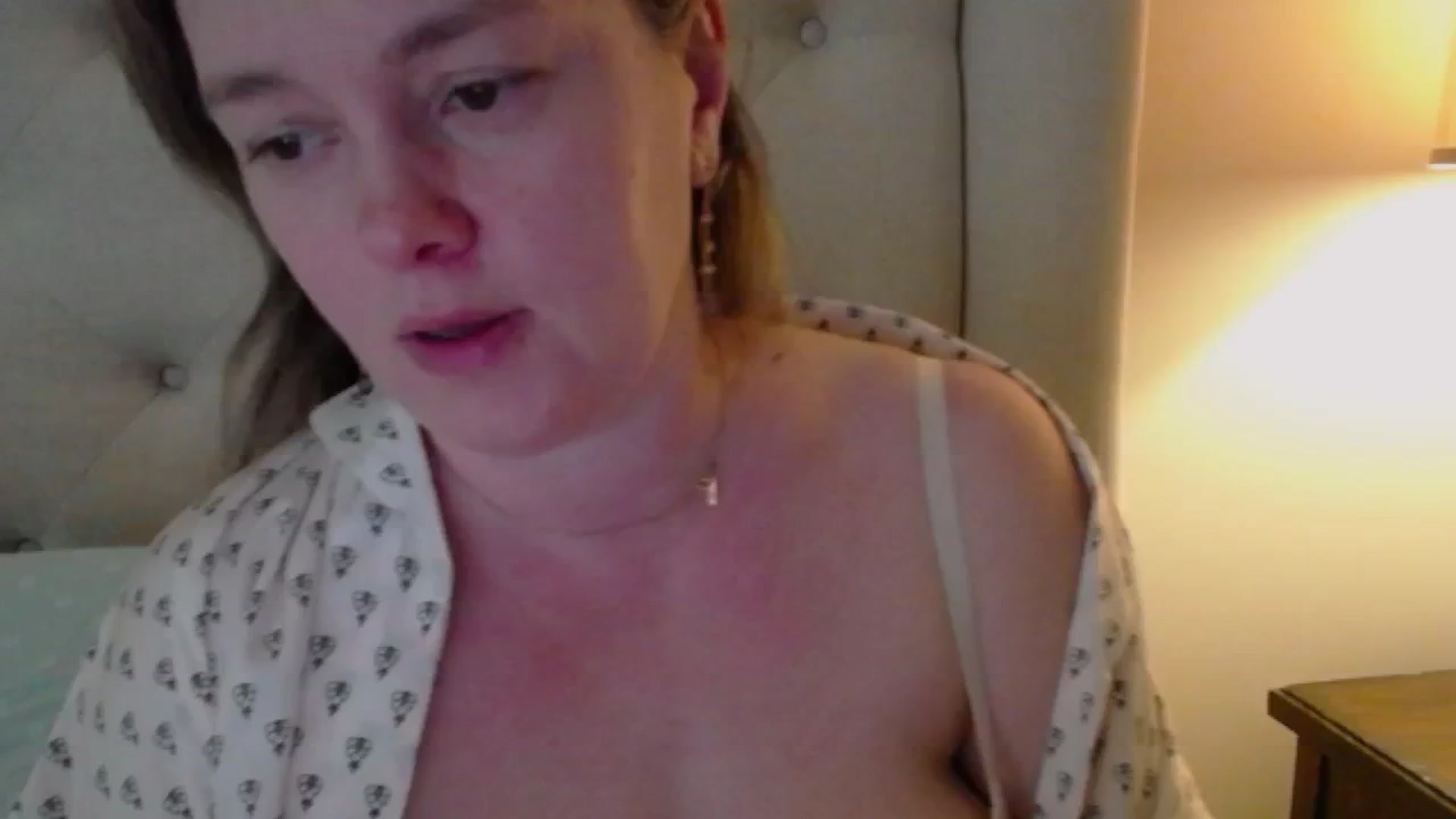 Gallery image thumbnail from J0llye's myfreecams stream on, 03/18/2025, 16:35 image 15 of 20