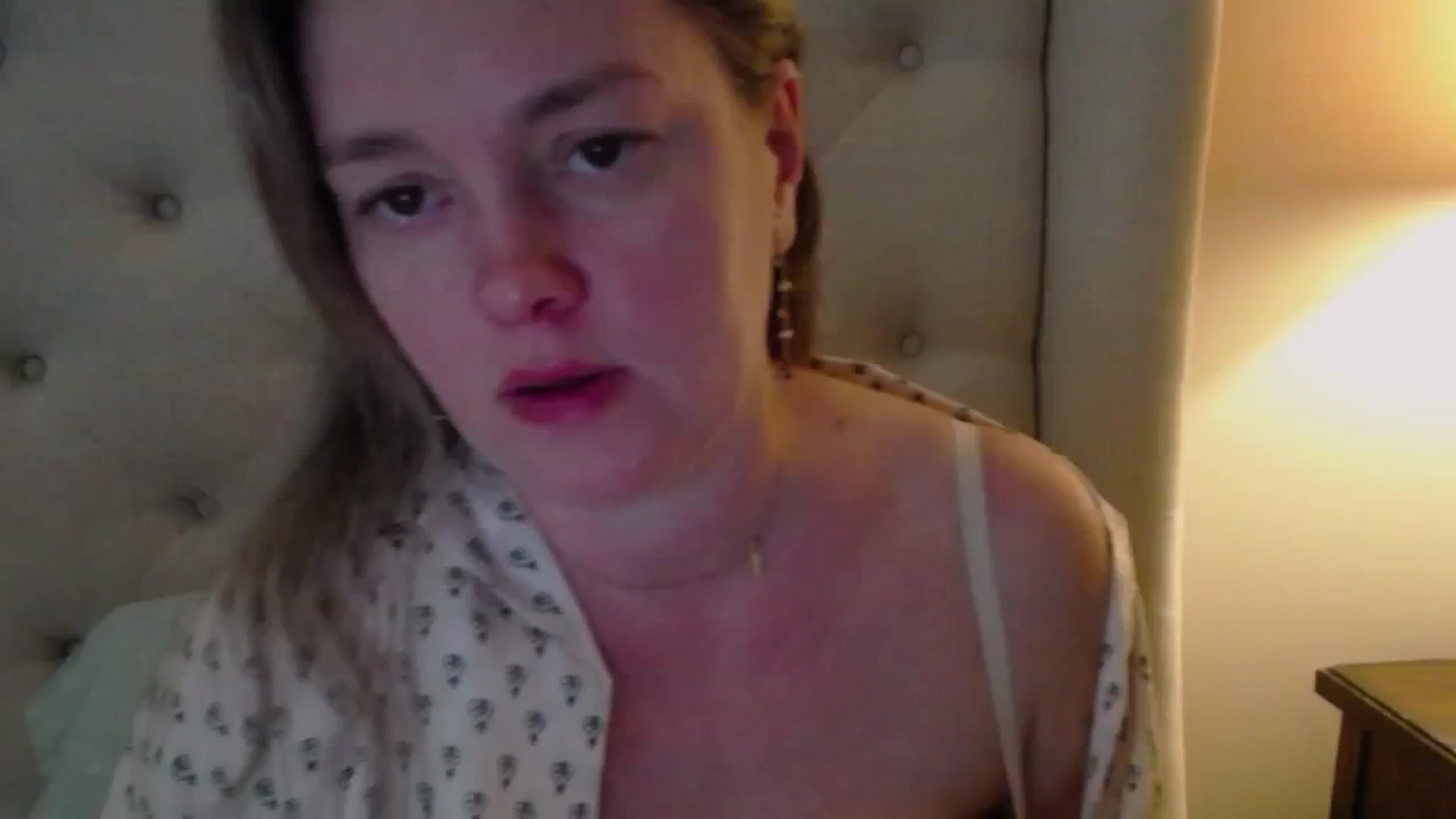 Gallery image thumbnail from J0llye's myfreecams stream on, 03/18/2025, 18:51 image 19 of 20