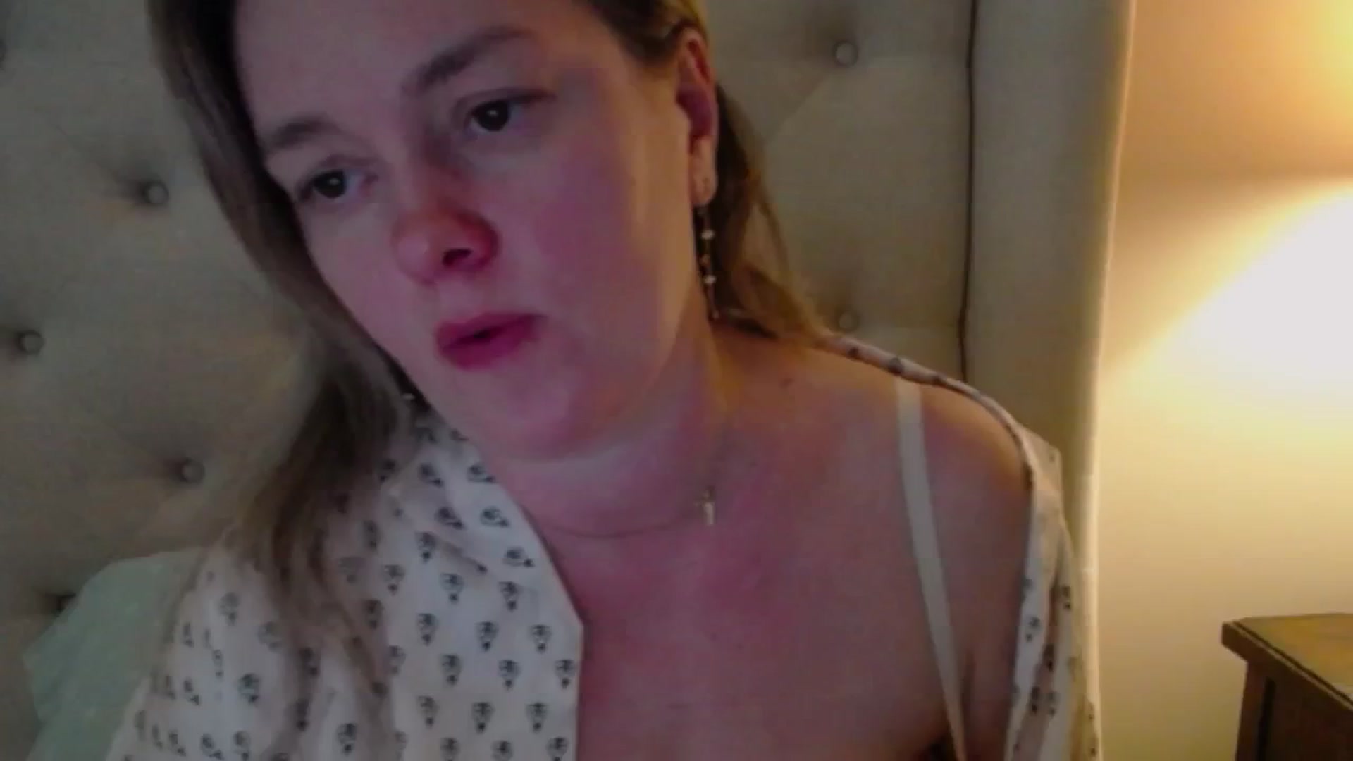 Gallery image thumbnail from J0llye's myfreecams stream on, 03/18/2025, 18:51 image 18 of 20