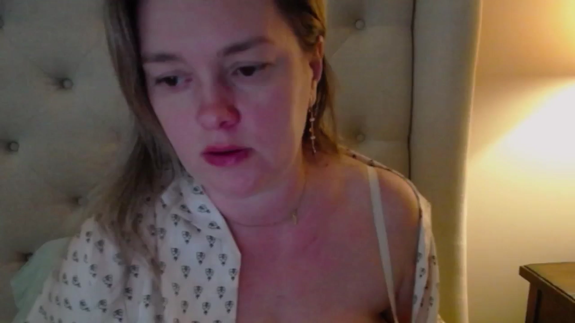 Gallery image thumbnail from J0llye's myfreecams stream on, 03/18/2025, 18:51 image 16 of 20