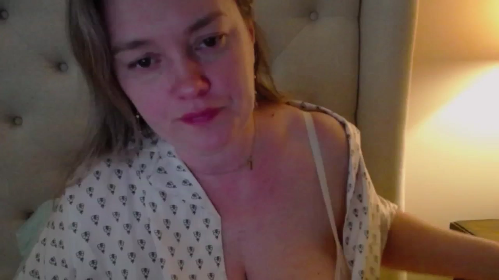 Gallery image thumbnail from J0llye's myfreecams stream on, 03/18/2025, 18:51 image 6 of 20