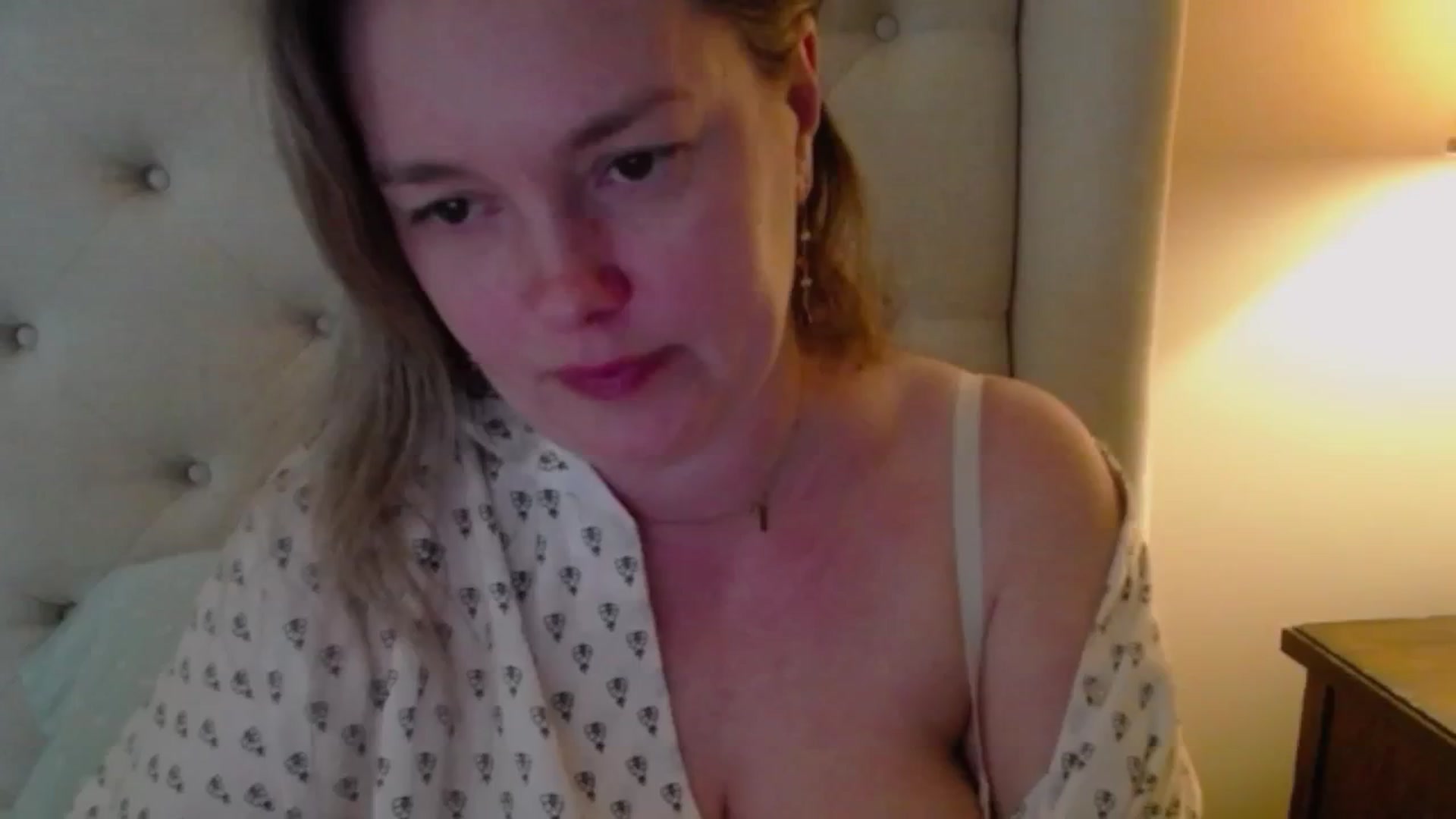 Gallery image thumbnail from J0llye's myfreecams stream on, 03/18/2025, 19:25 image 3 of 20
